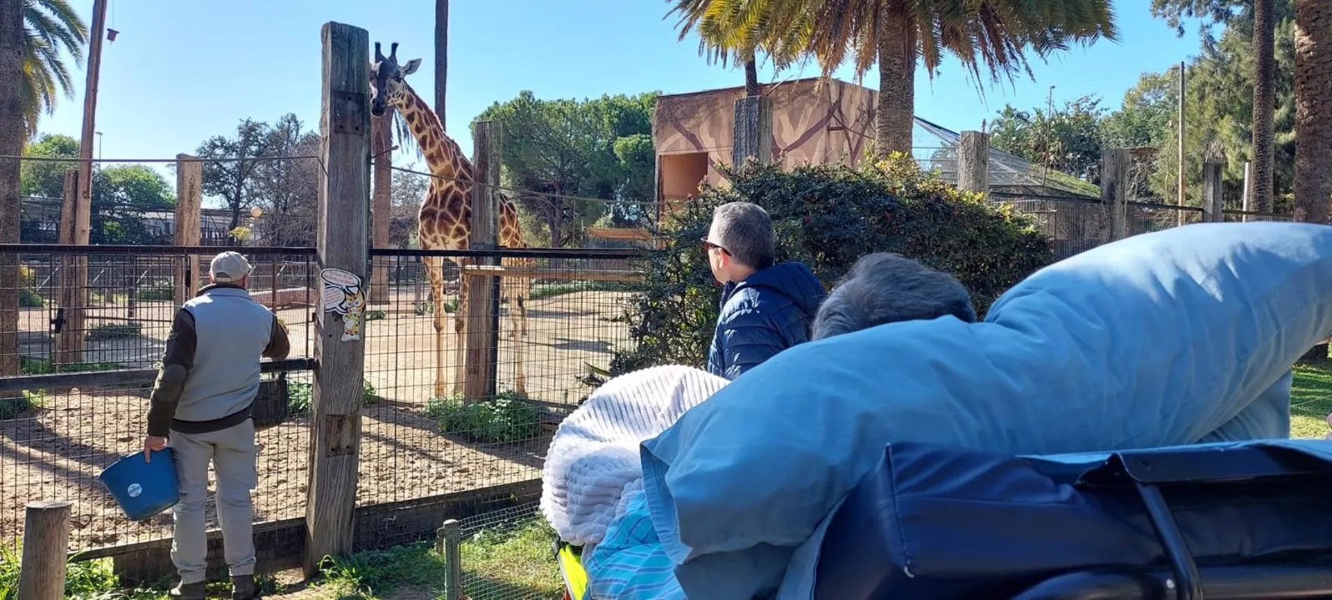 José Luis, un paciente ingresado en el Hospital de Jerez, visita el zoobotánico.