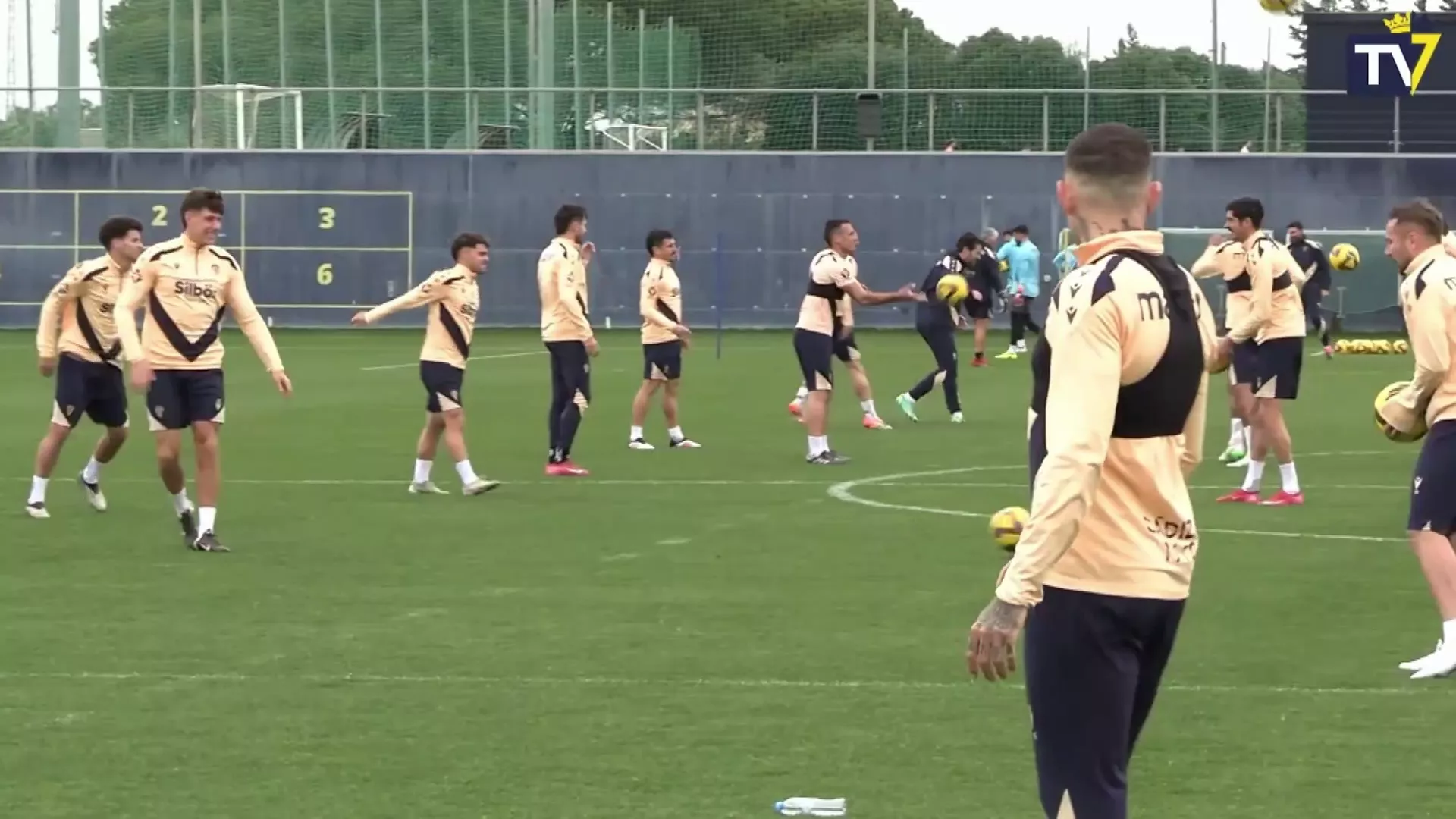La plantilla amarilla en uno de los entrenamientos durante esta semana