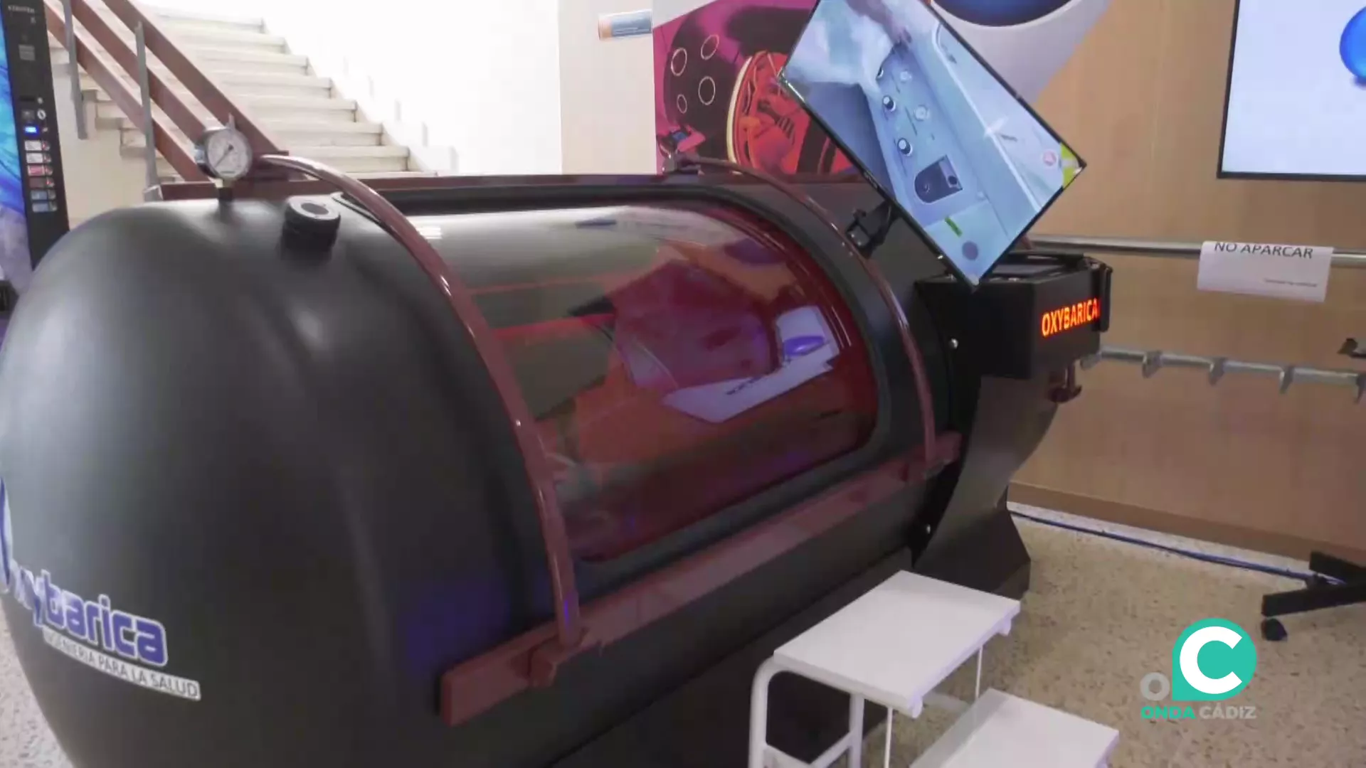 Imagen de una cámara de descompresión de oxígeno.