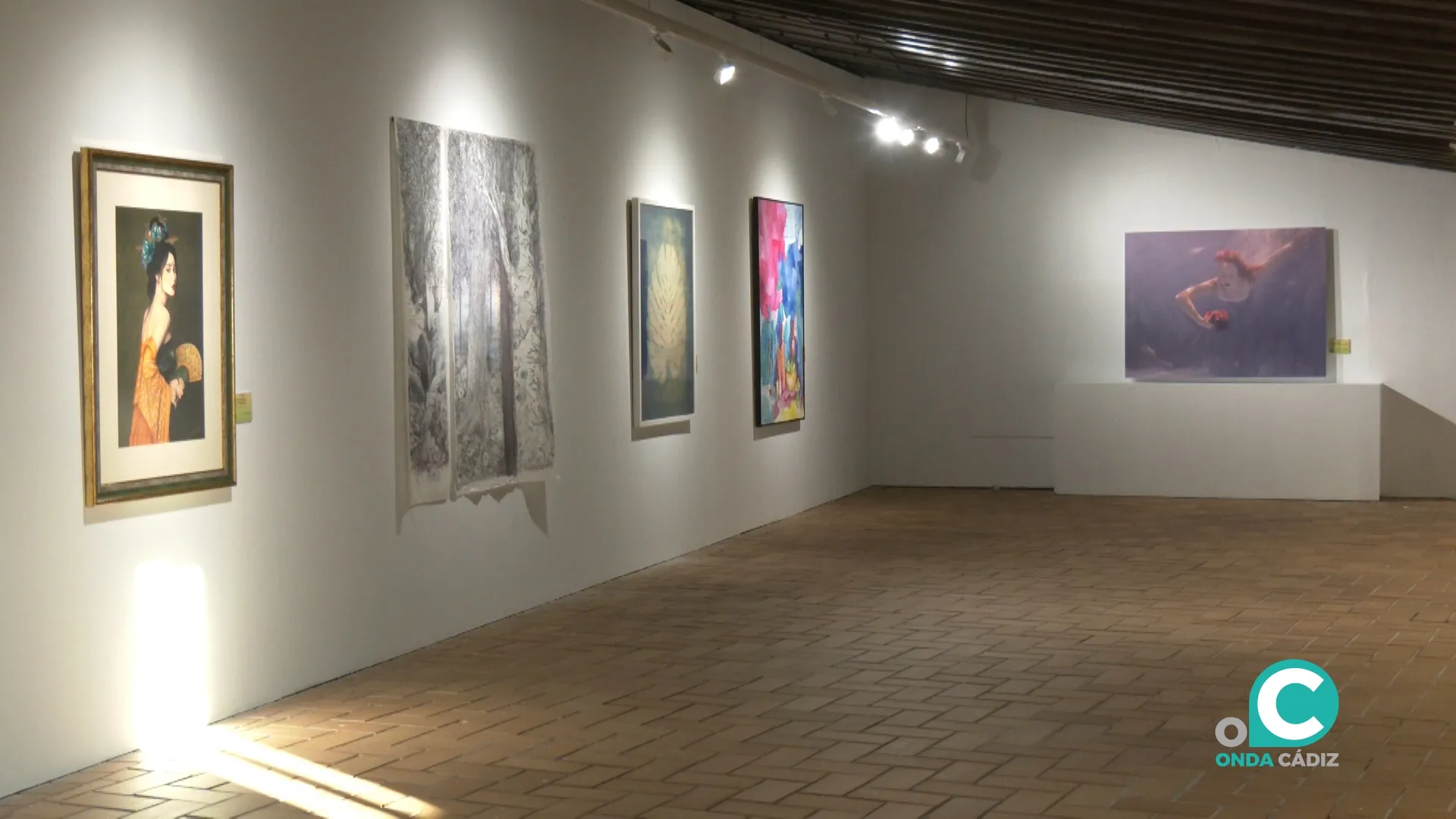 Medio centenar de mujeres artistas participan en la exposición colectiva 'Sobre todo, mujeres' en el Castillo de Santa Catalina. 