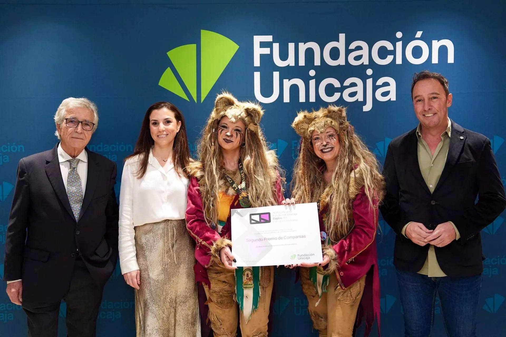 Cádiz el show, Los butaneros, La valla y Los James Bond, ganadores del XLVI Concurso de Unicaja de Coplas del Carnaval