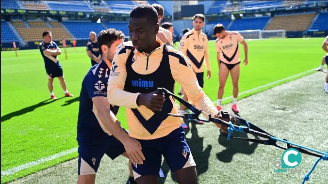 Diakité durante la sesión celebrada a puerta cerrada en el estadio (Foto: Cadiz CF)