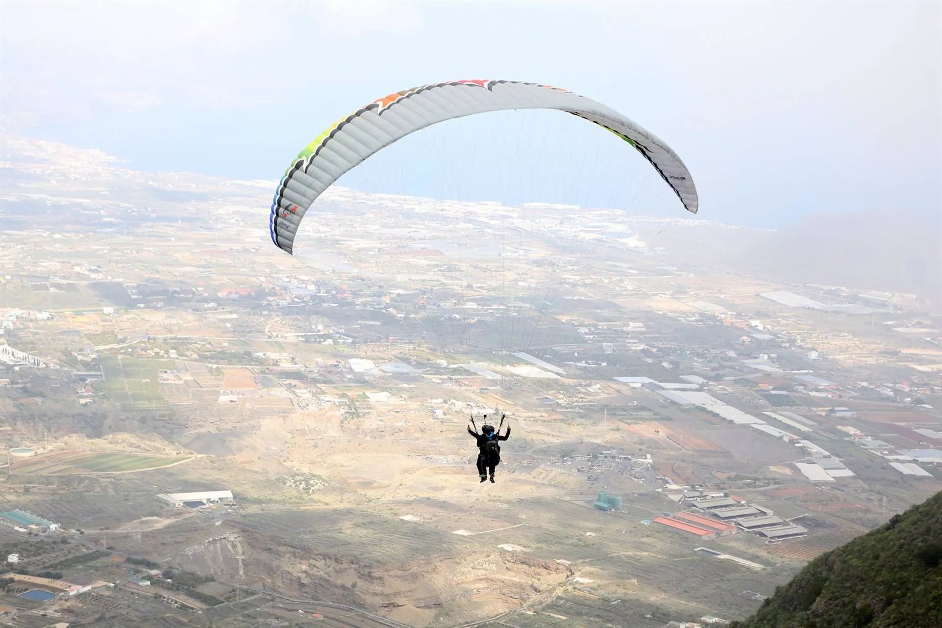 Vuelo de parapente.