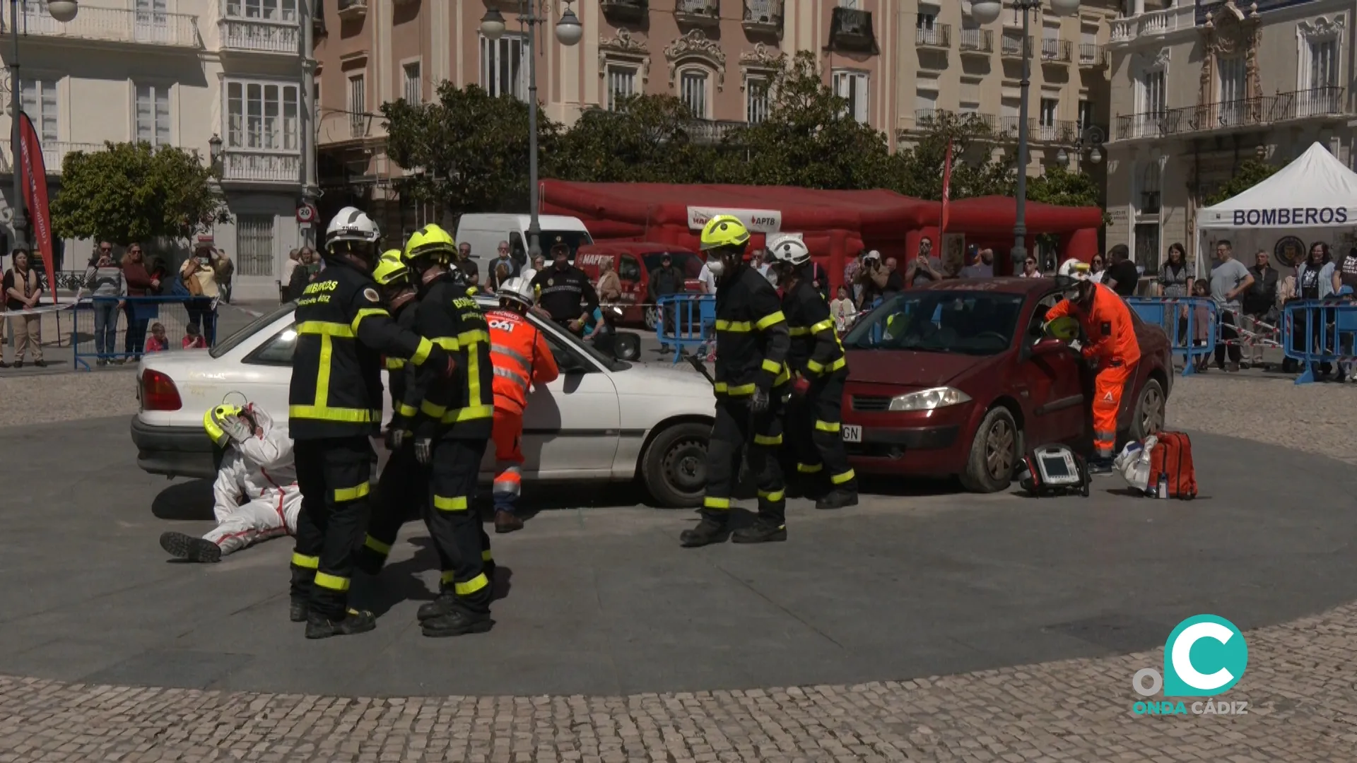 Simulacro de rescate en la Plaza de San Antonio de la capital gaditana.