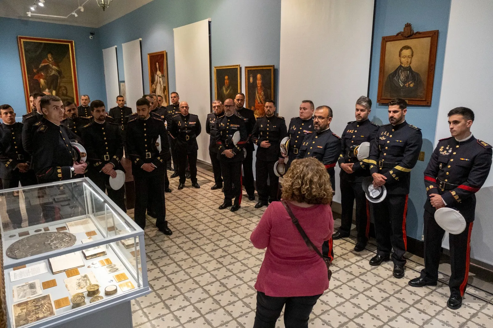 Visita de los miembros del Tercio del Sur de Infantería de Marina en San Fernando en el Museo de las Cortes. 