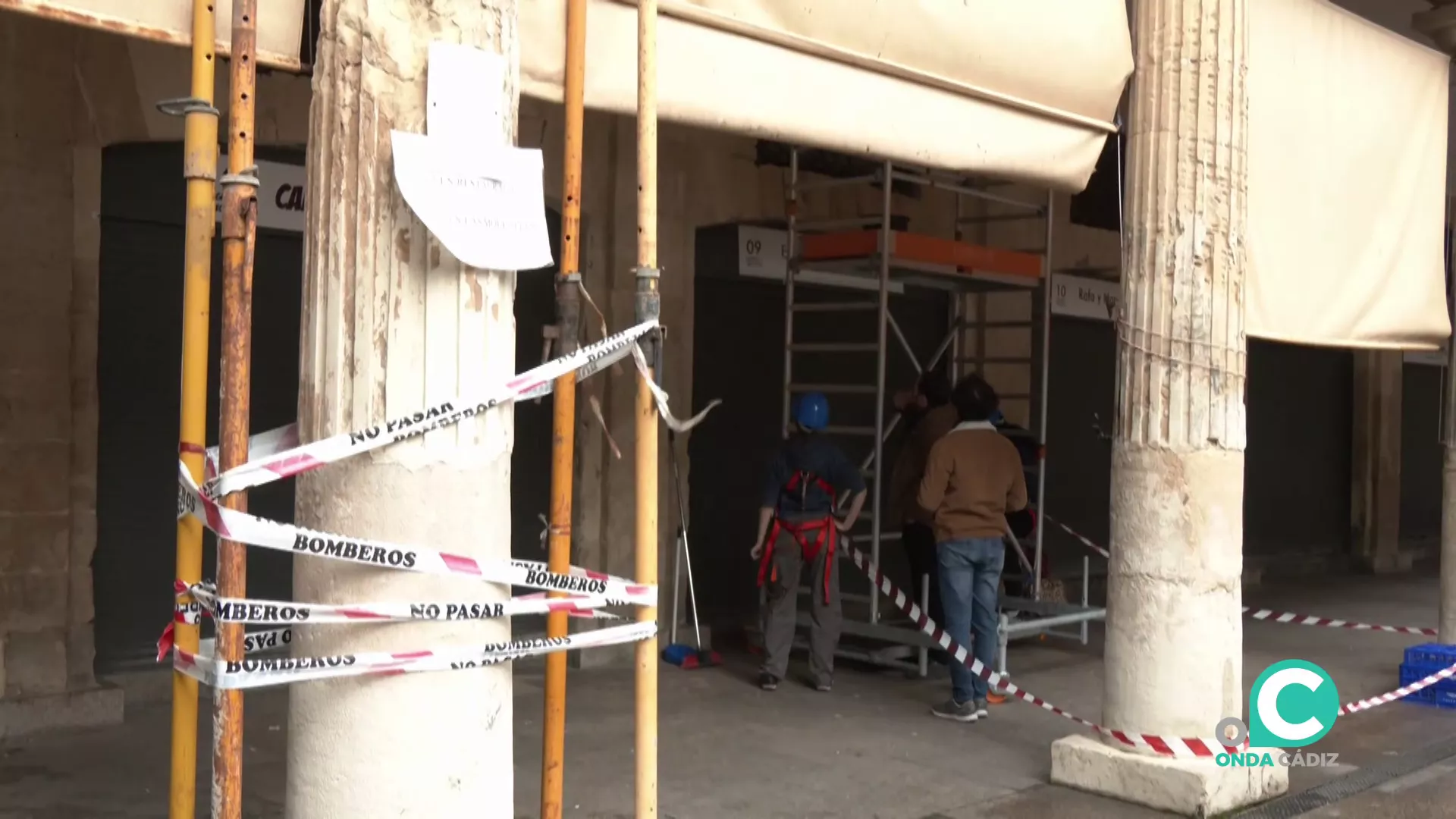 Andamios situados en el interior para las actuaciones