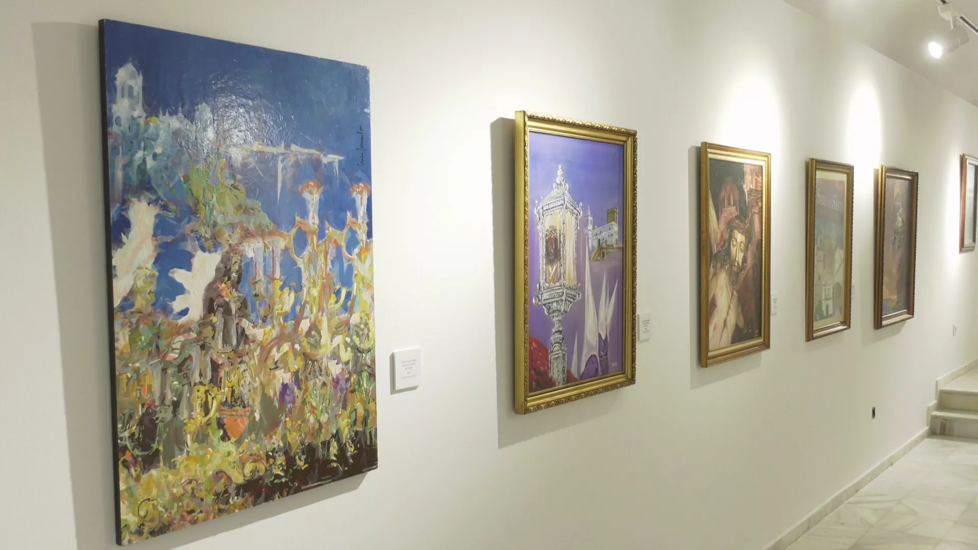 Un aspecto de las creaciones fotográficas y pictóricas de reconocidos autores que componen la exposición