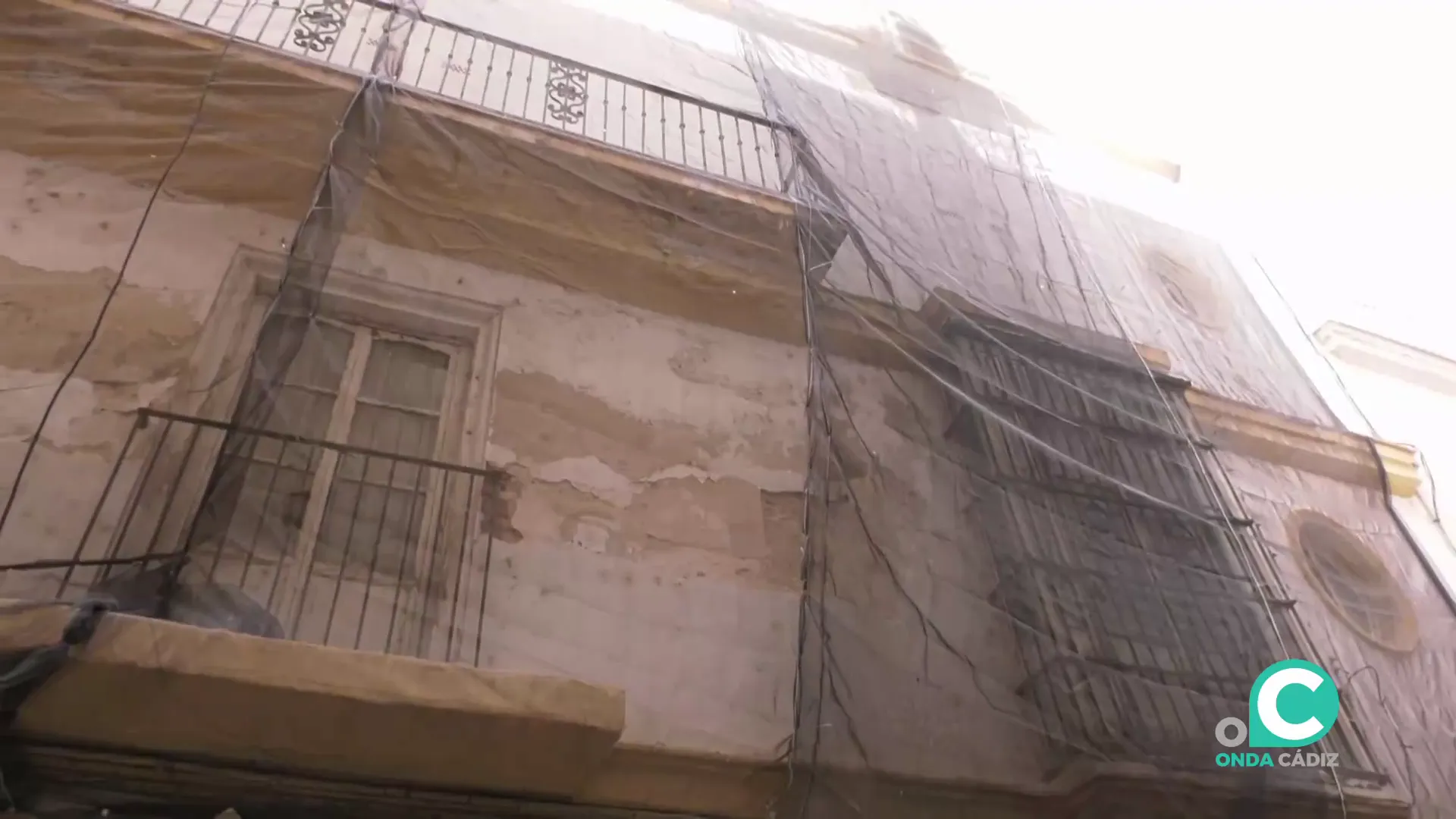 Fachada en obras de un edificio del centro de Cádiz en una imagen de archivo