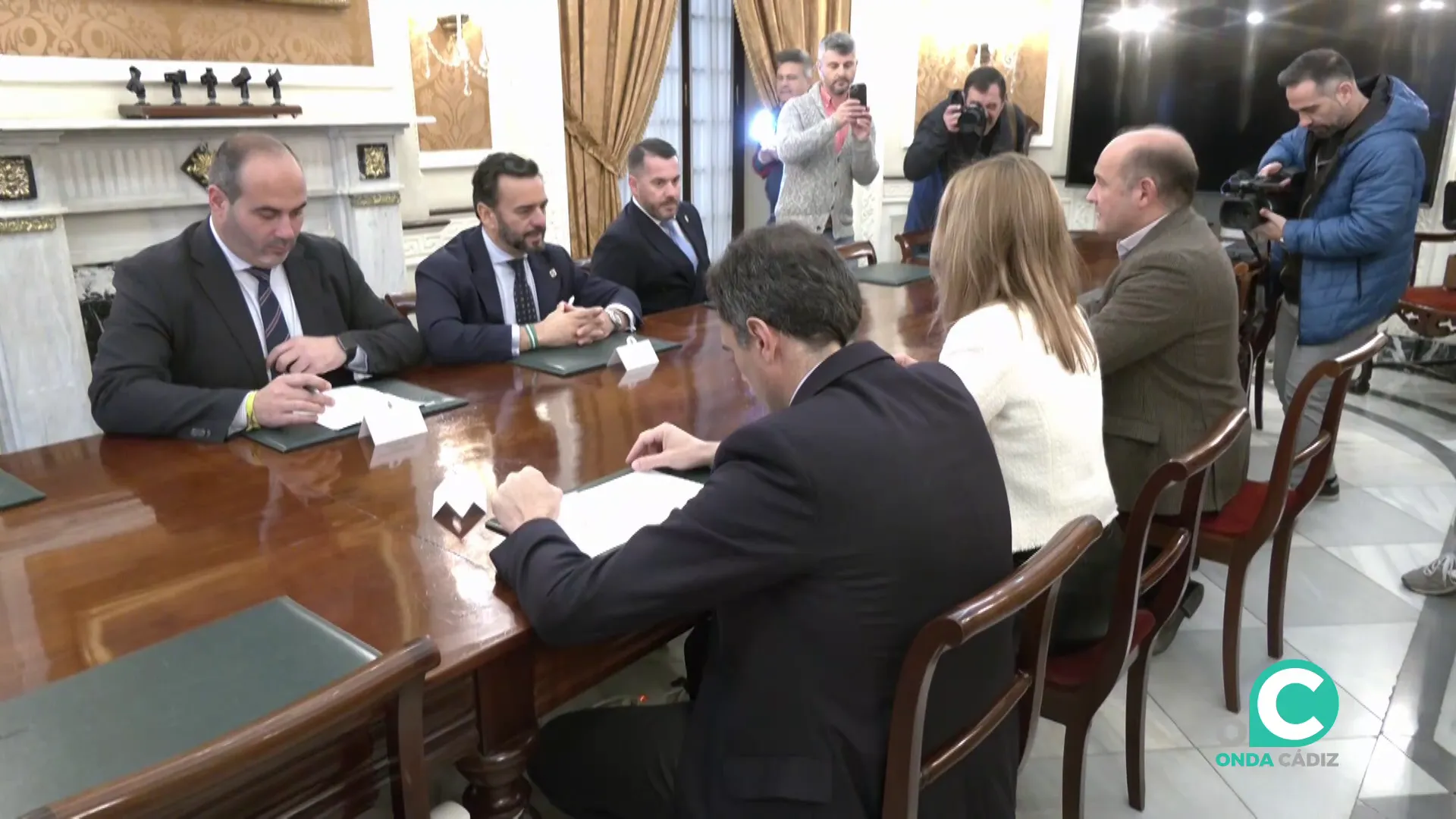 Un momento del encuentro en el palacio provincial