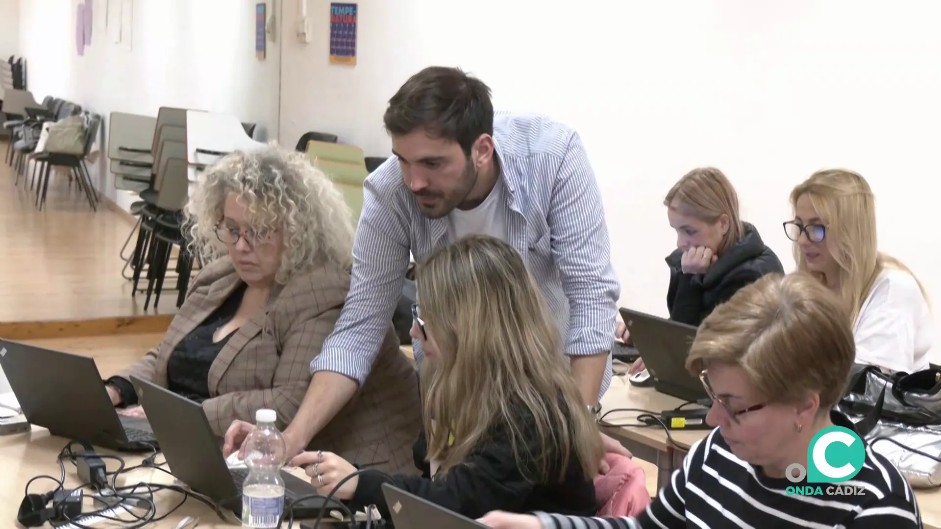 El programa ayuda a las mujeres desempleadas de Cádiz para la inserción en el mercado laboral. 