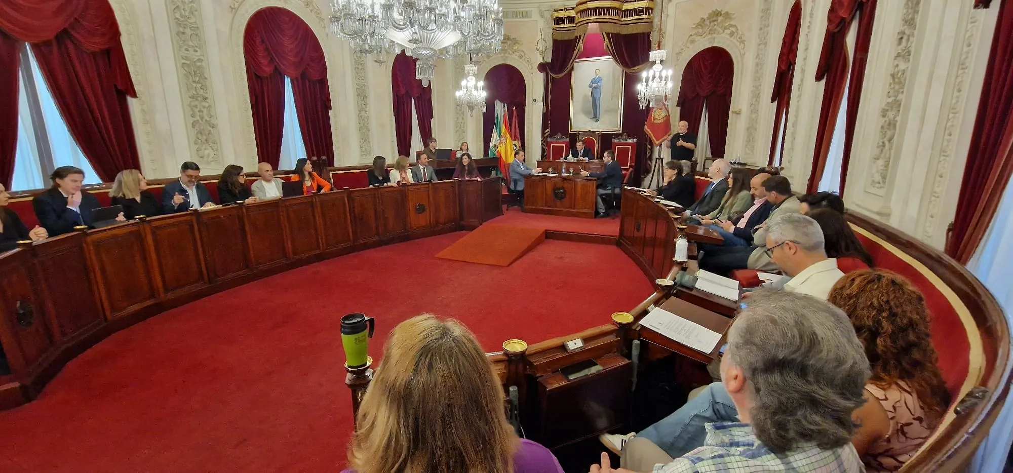 Pleno extraordinario del Ayuntamiento de Cádiz sobre resolución de reclamación presentada y aprobación definitiva del Presupuesto General para el ejercicio 2025.