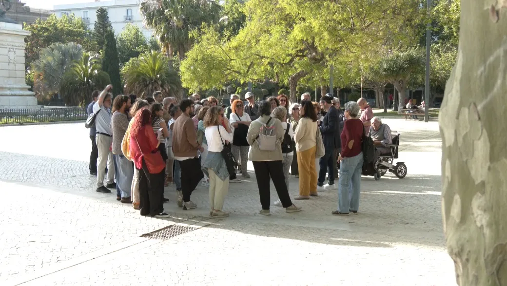 Izquierda Unida organiza una ruta memorialista centrada en la II República en Cádiz.