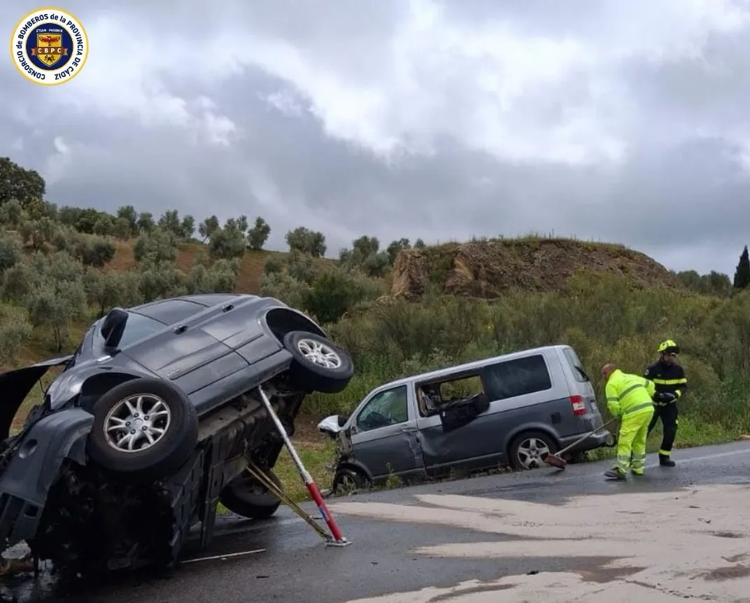 Una persona fallecida y cuatro heridos a causa de un accidente ocurrido en el término de Olvera. 