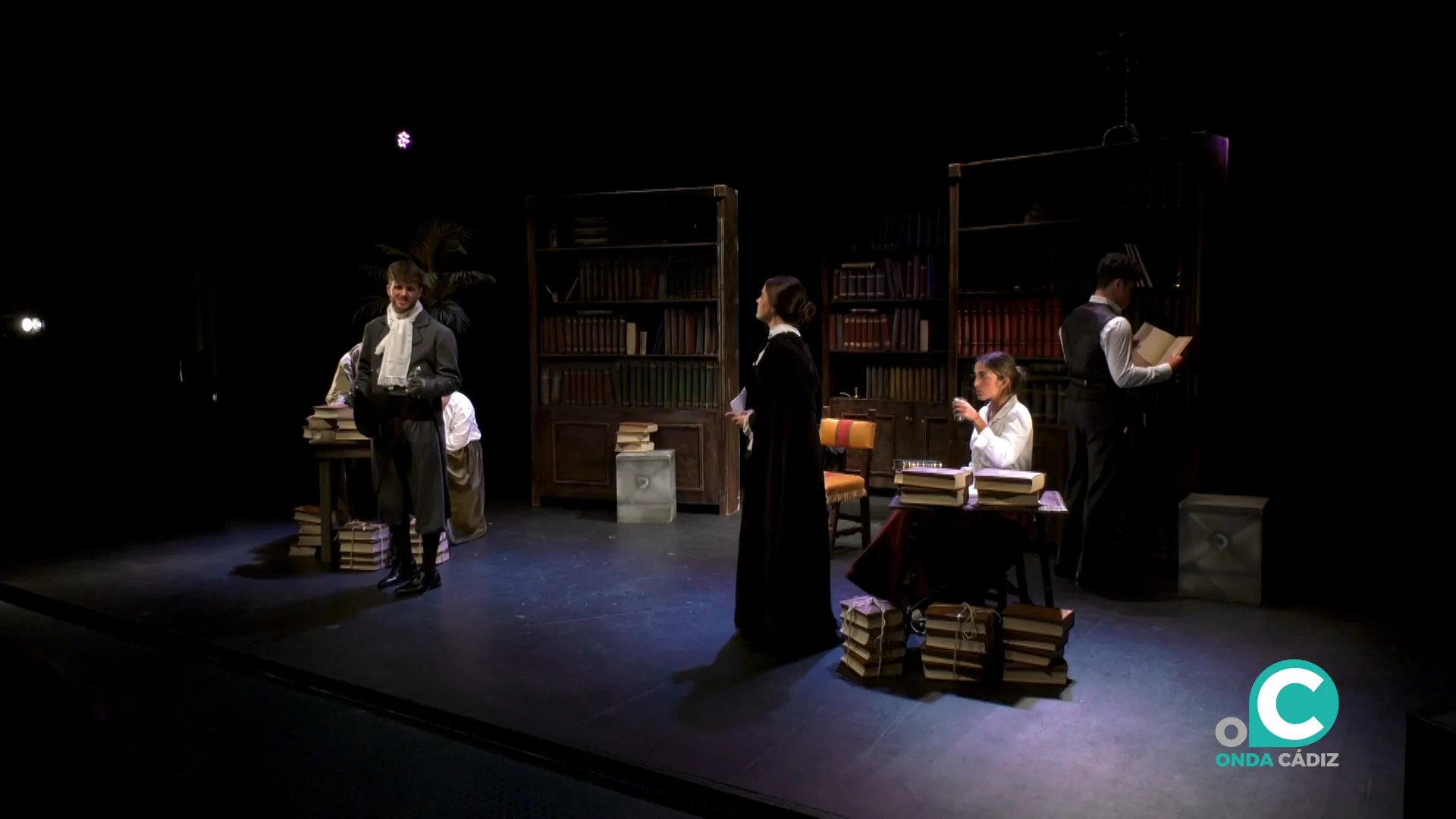 Candilejas representa la obra 'Amor que nunca dice basta' en la Central Lechera.