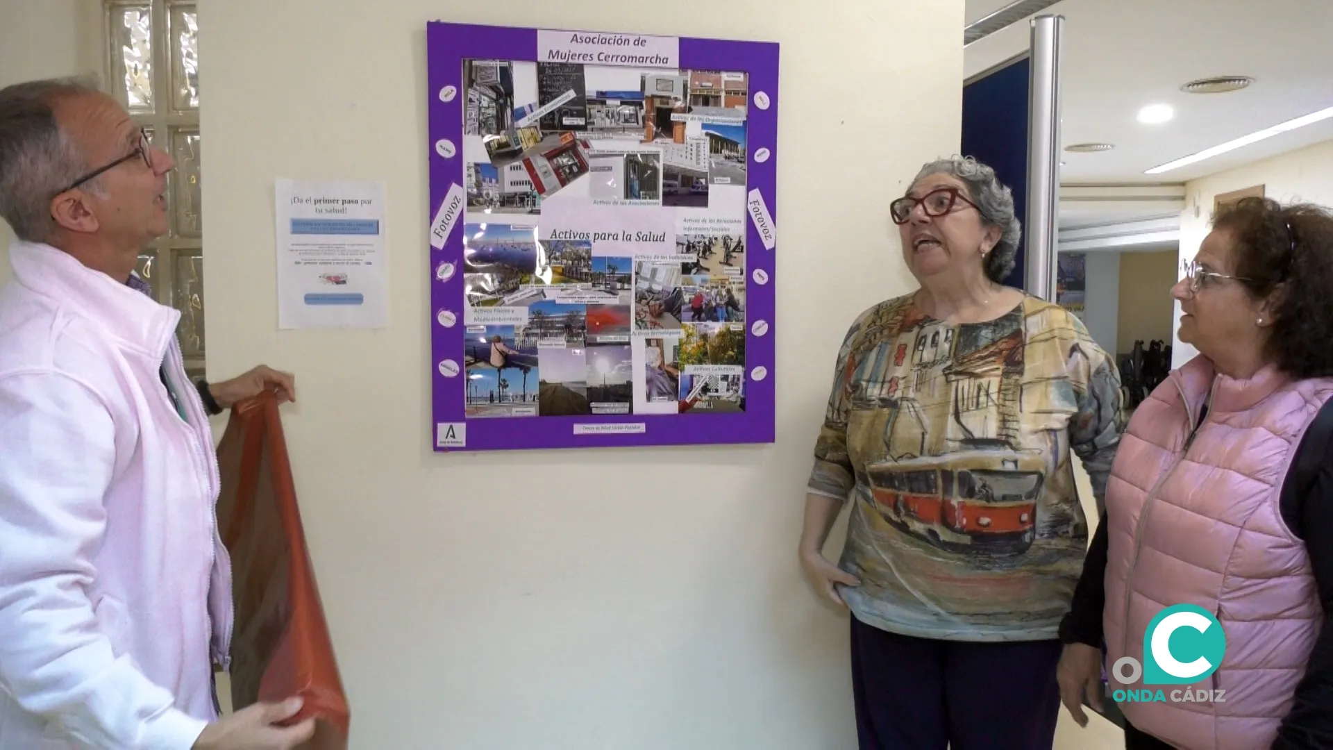 Momento de la inauguración del panel informativo elaborado por la asociación Cerro Marcha.