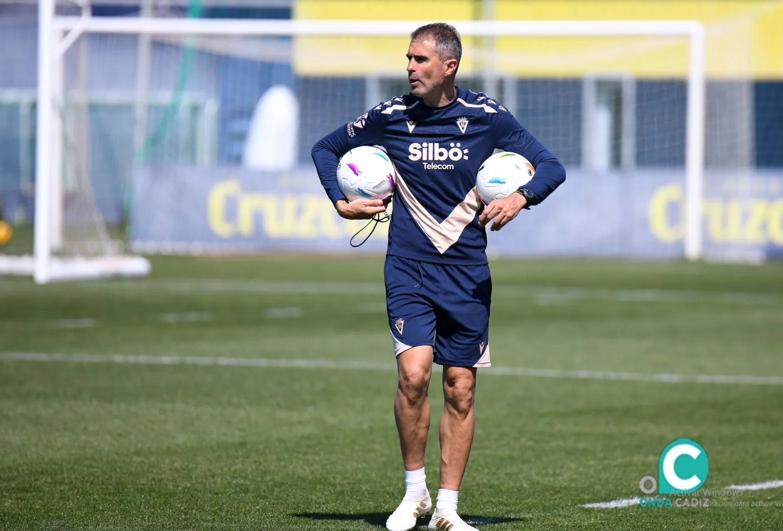 El técnico cadista durante una sesión en la Ciudad Deportiva Bahía de Cádiz (Foto: Cádiz CF)