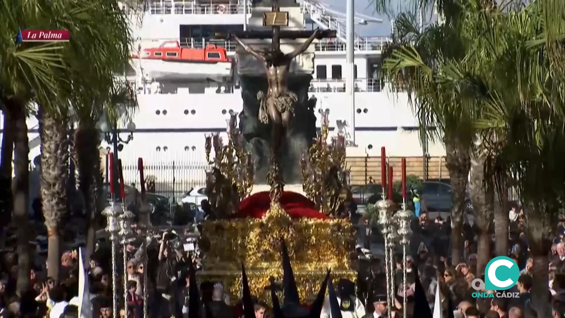 Unas de las imágenes procesionando por las calles de Cádiz en esta Semana Santa. 
