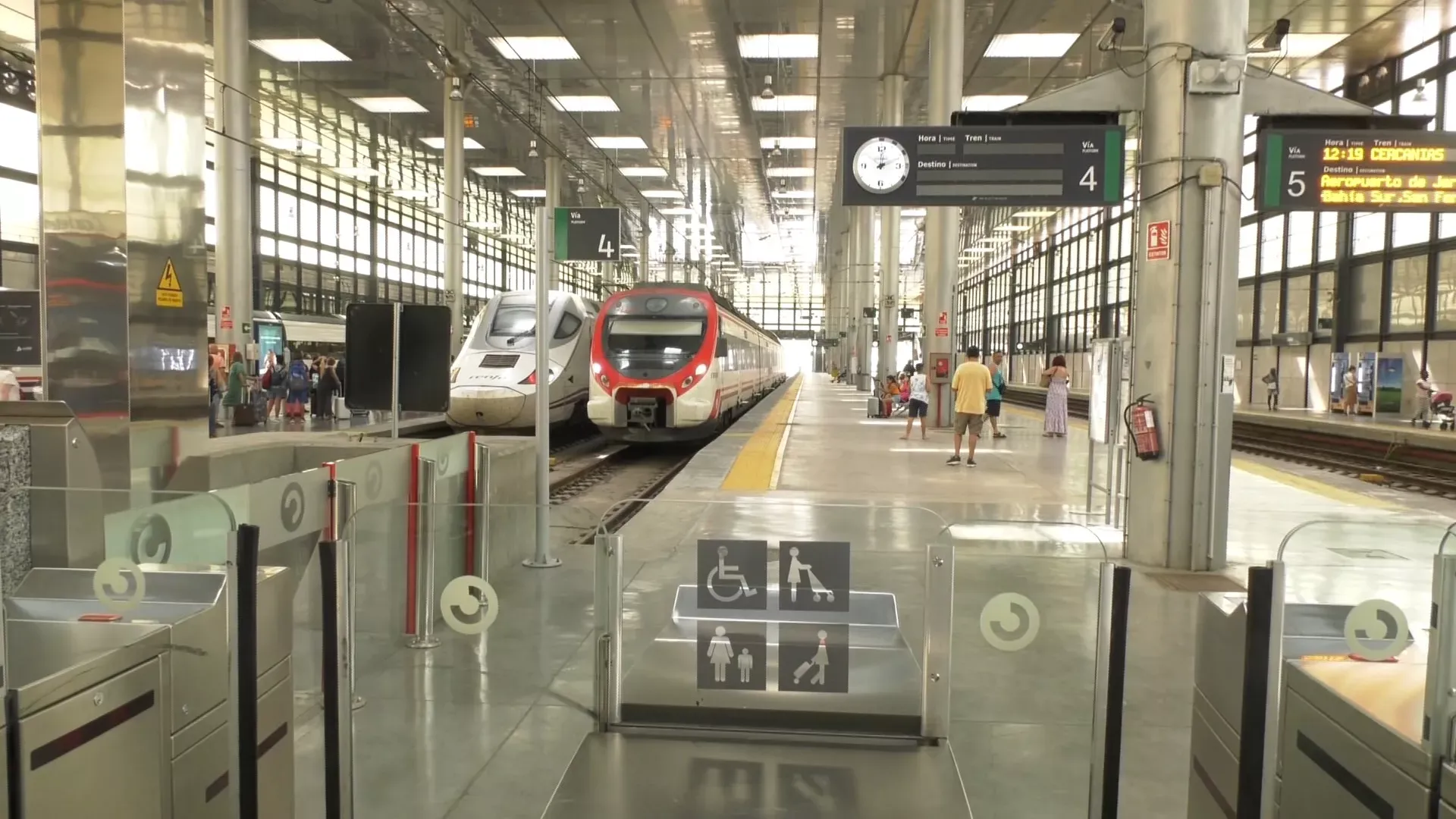 Interior de la estación de Renfe de Cádiz capital.