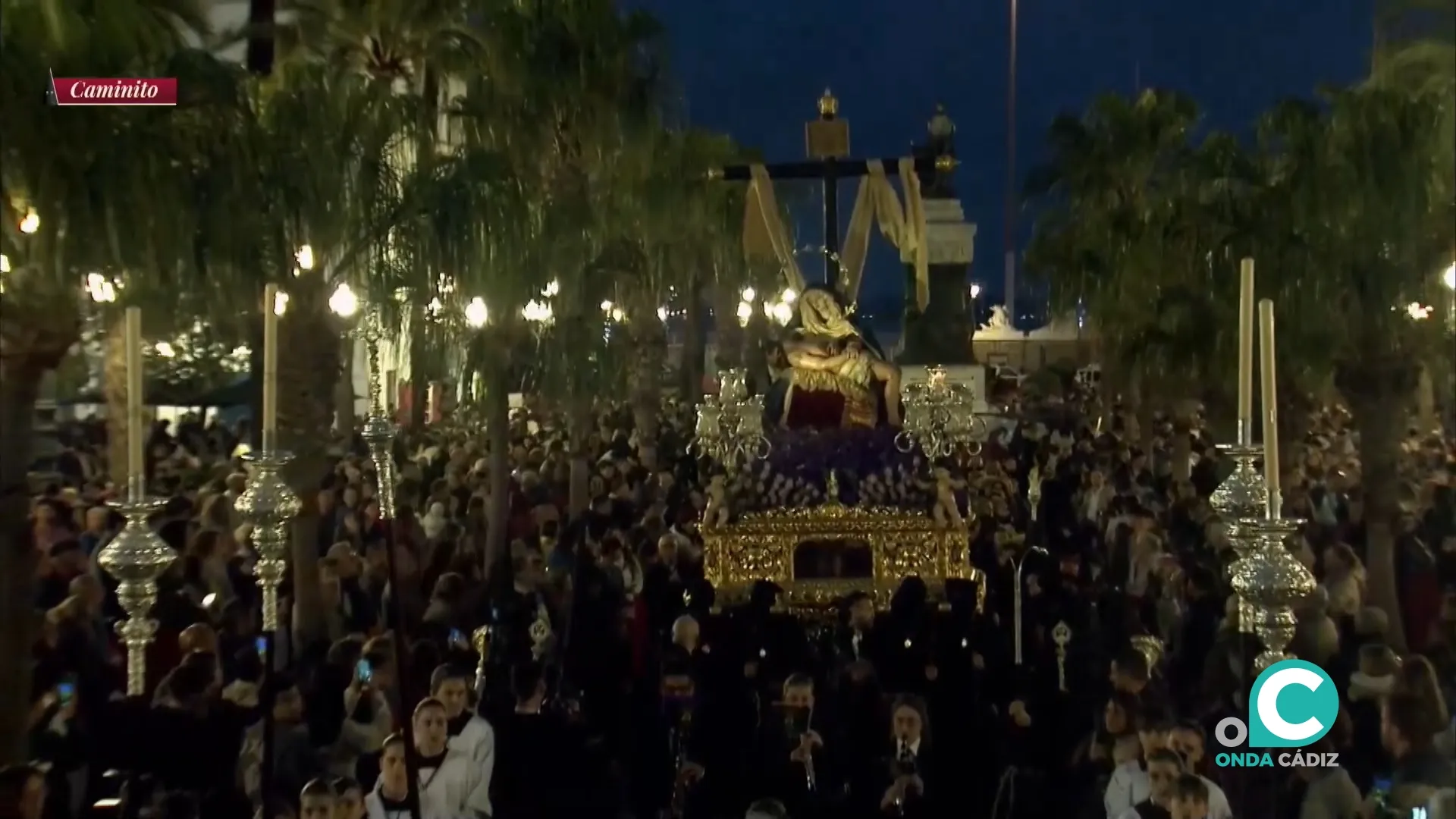 La mejora de la plaza de San Juan de Dios durante la Semana Santa es uno de los puntos que se ha tratado en la primera reunión entre Ayuntamiento y Consejo de Hermandades y Cofradías de Cádiz. 
