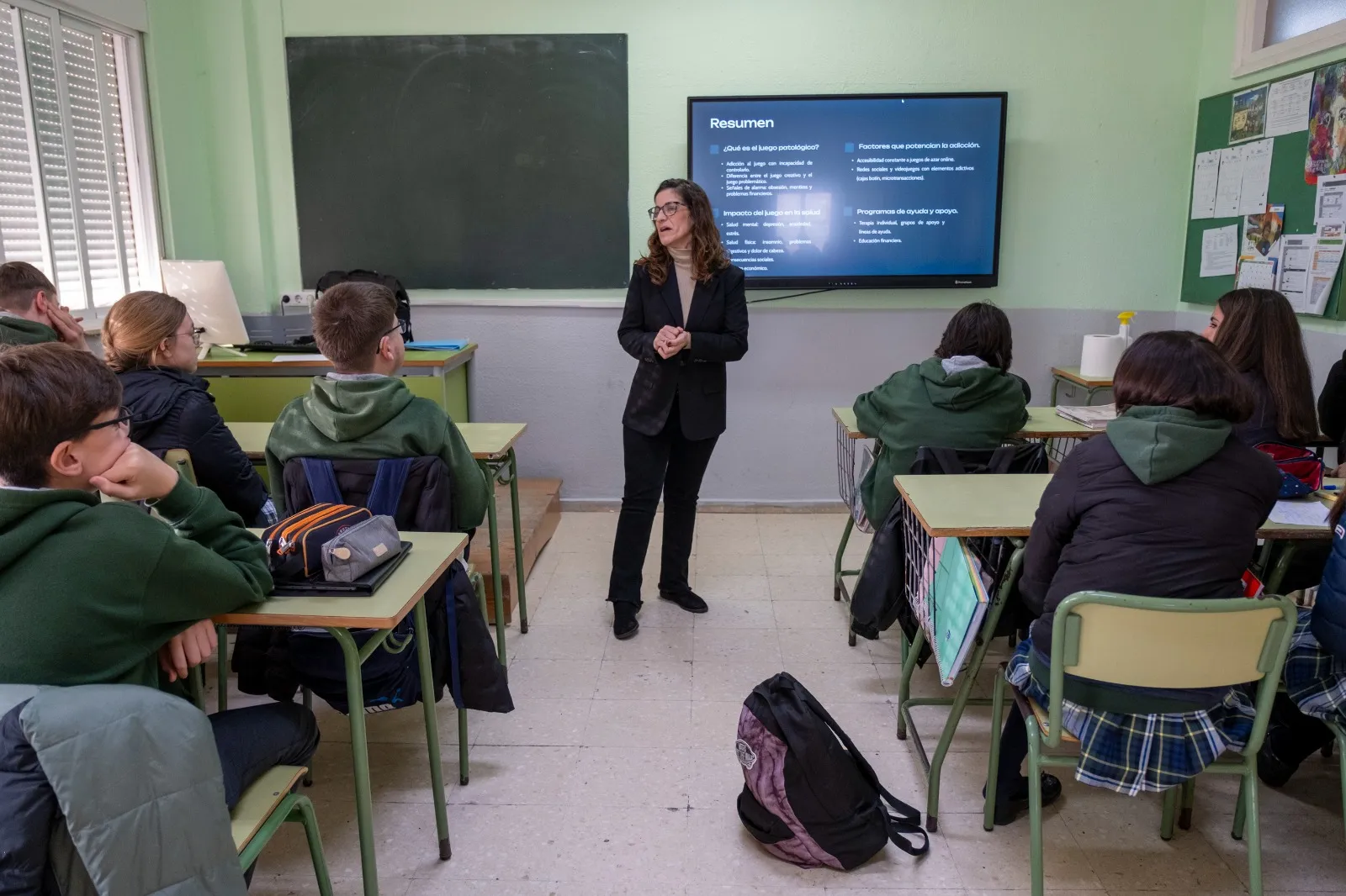 La concejala de Juventud e Infancia se dirige al alumnado del colegio Argantonio durante una de la sesiones