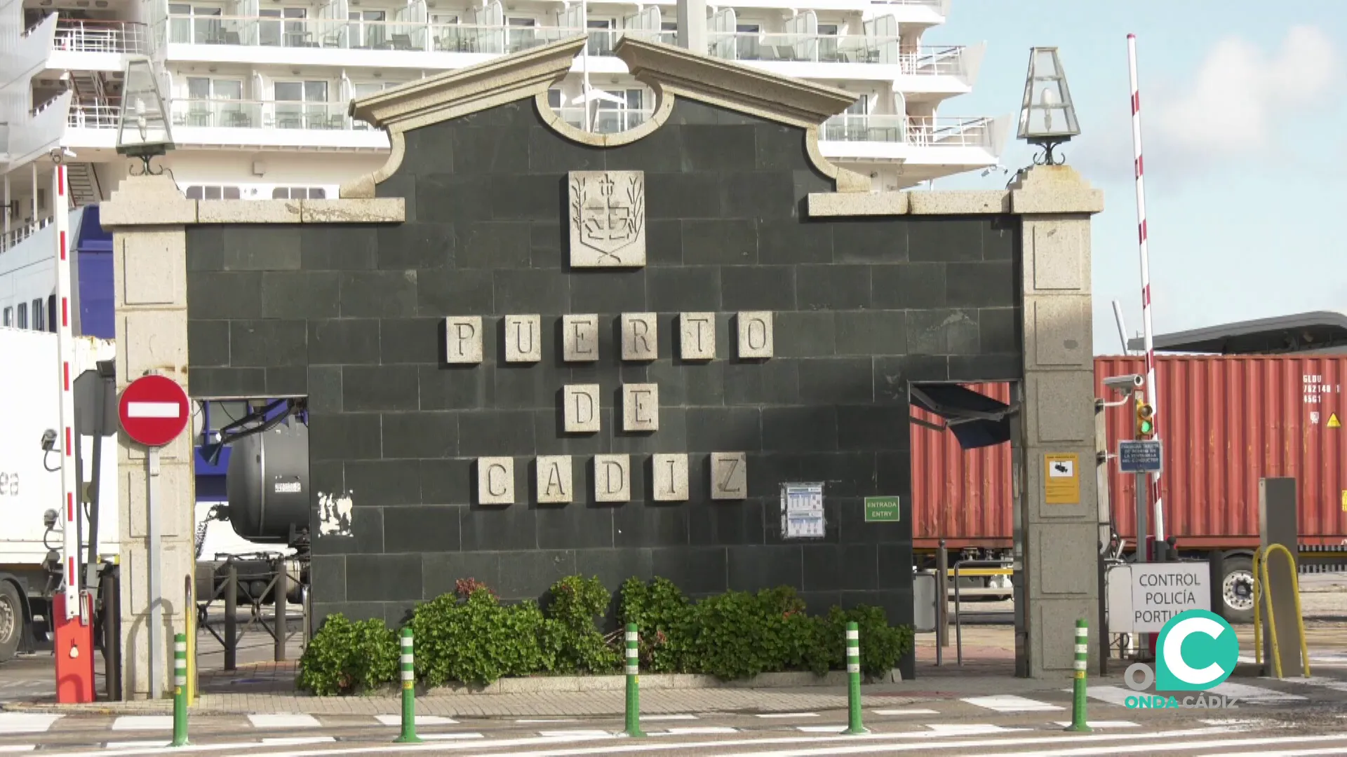 Entrada al muelle de Cádiz
