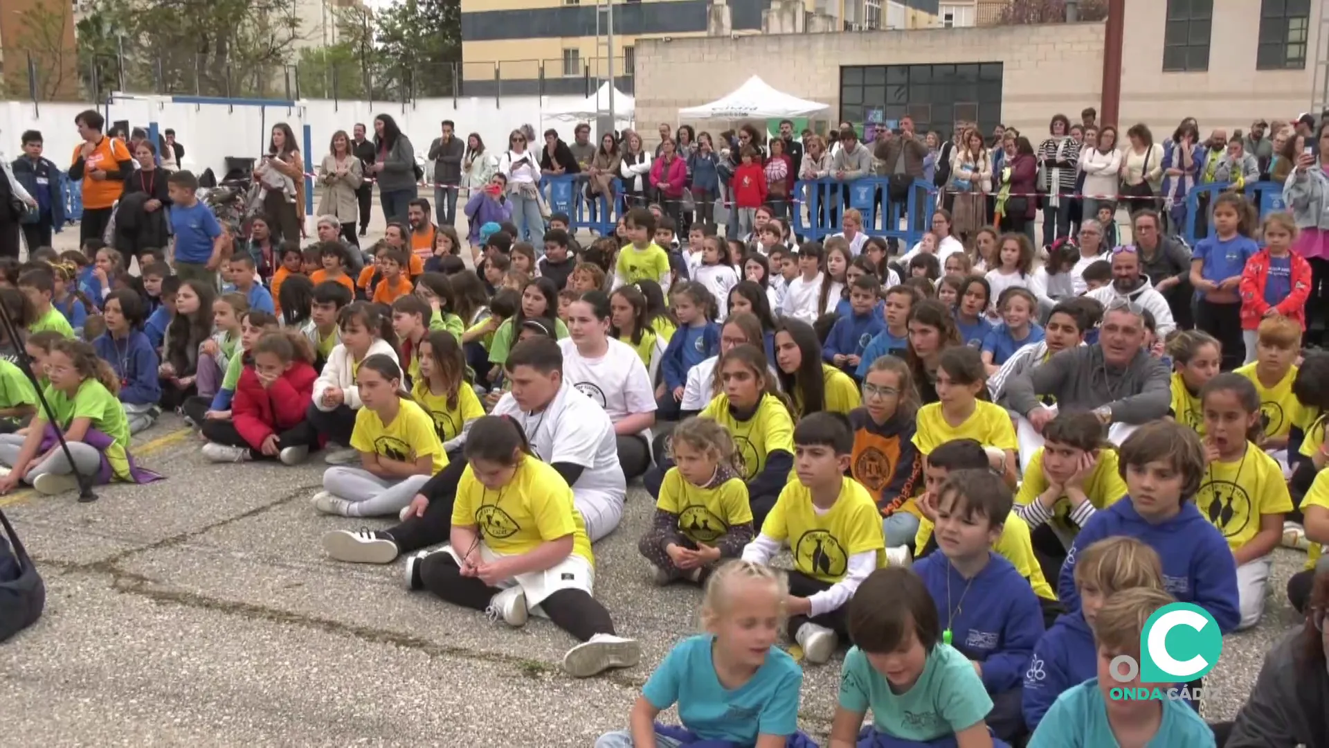 Los pequeños protagonistas durante un momento del acto de apertura