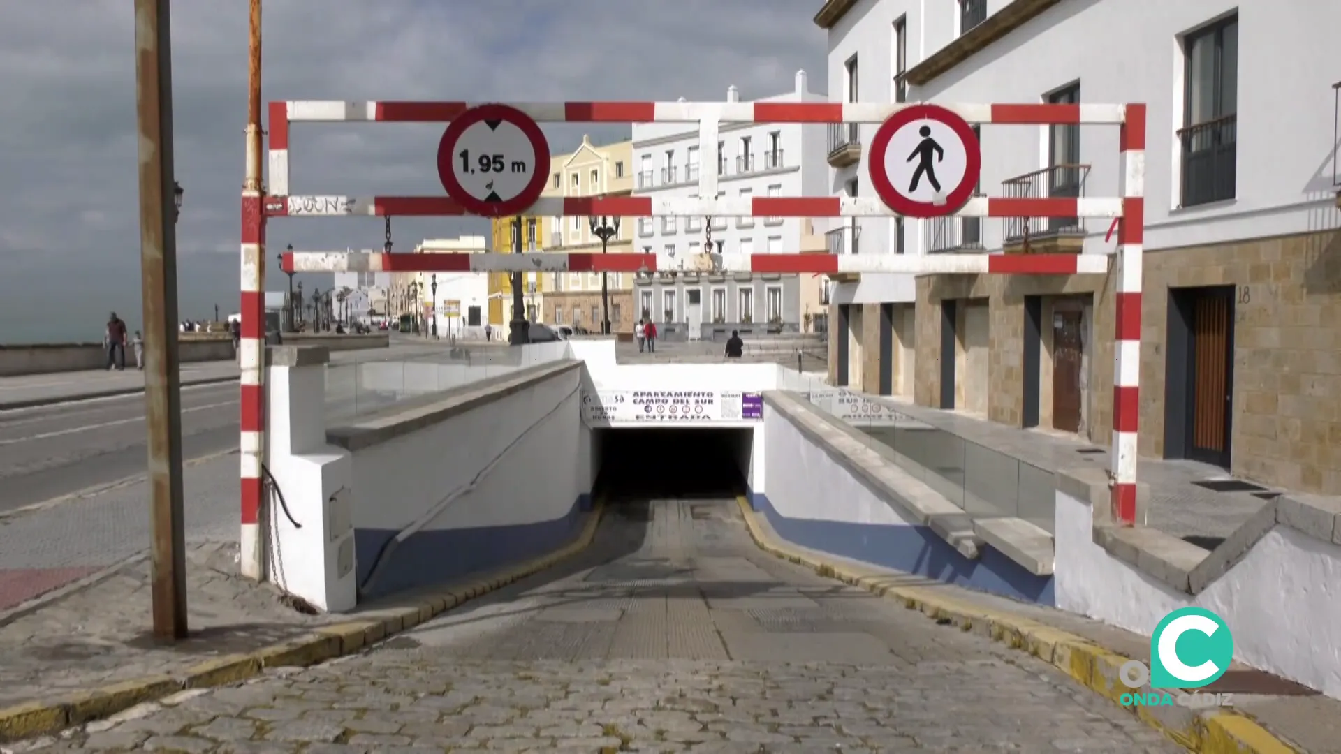 Acceso al estacionamiento subterraneo 