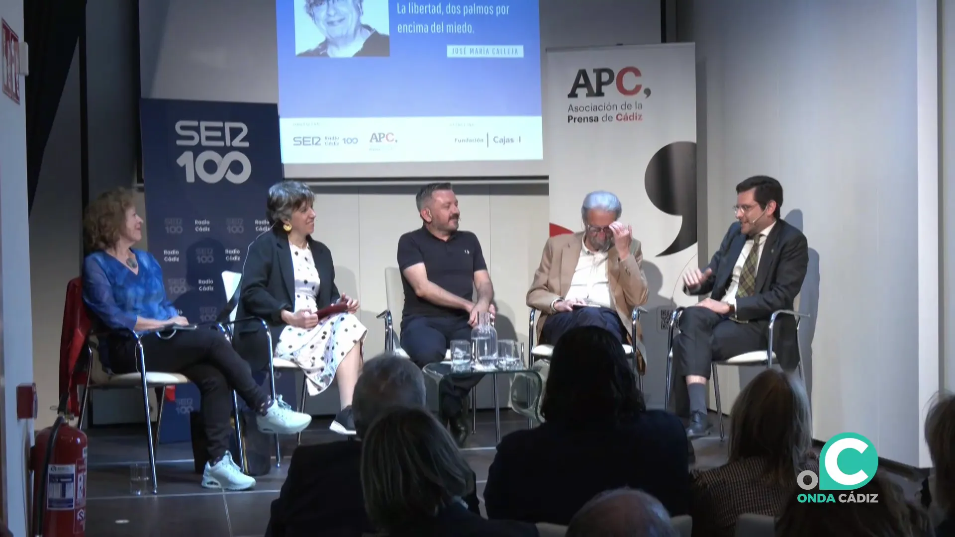 El acto contó con un fluido y emotivo diálogo entre los asistentes 