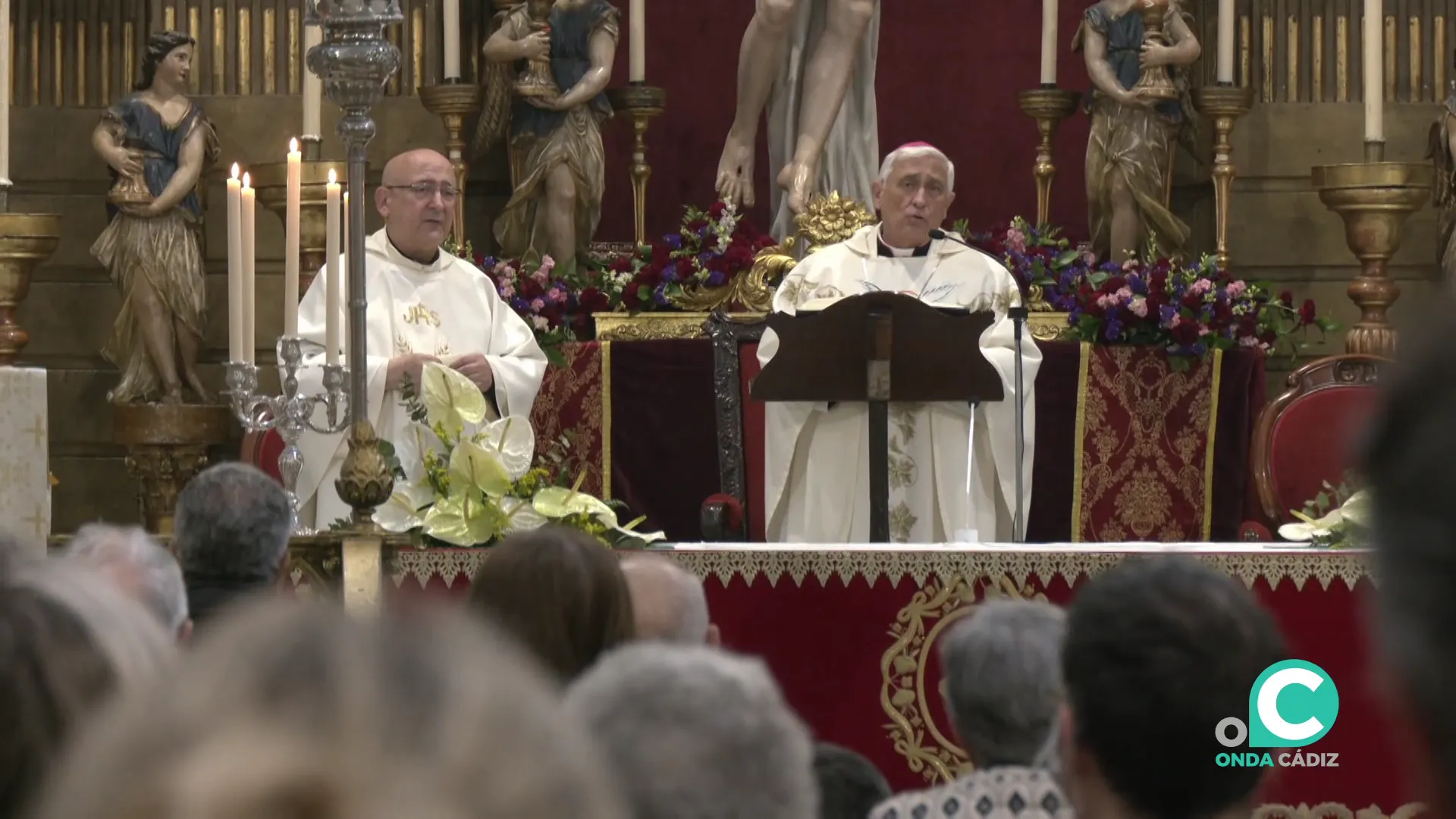 El obispo de Cádiz presidió la ceremonia por el fallecido pontífice el pasado lunes en la iglesia de San Antonio