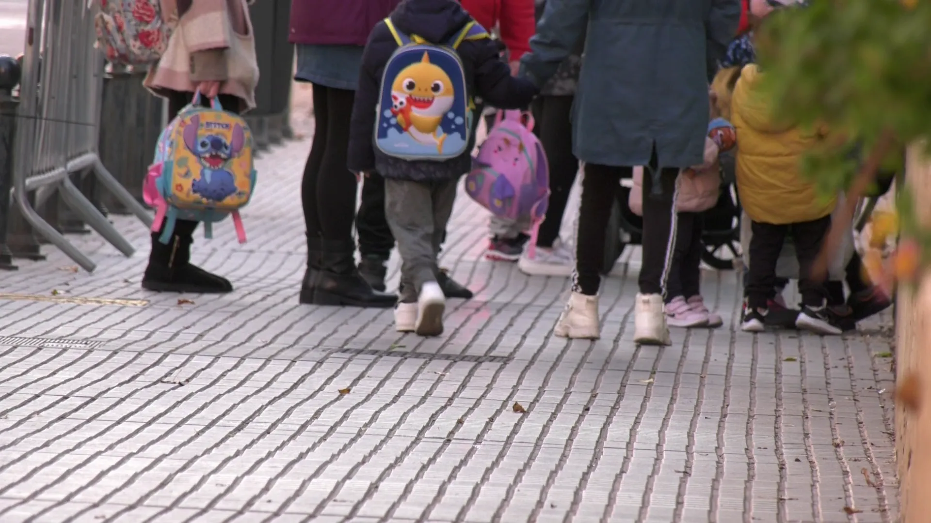 Aspecto de la entrada de un colegio en la capital gaditana en una imagen de archivo
