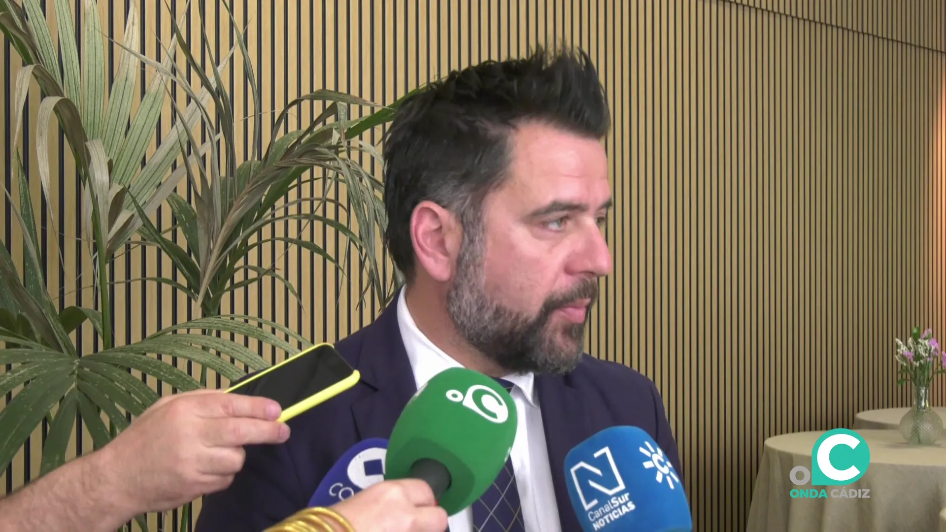 González atiende a los medios de comunicación este viernes