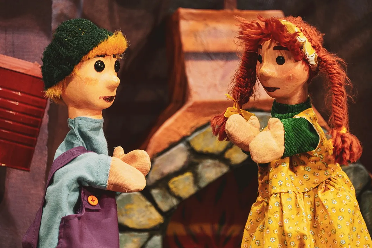 El grupo Atrapante Teatro representará "Hansel y Gretel" a las 18 horas en la Biblioteca Adolfo Suárez