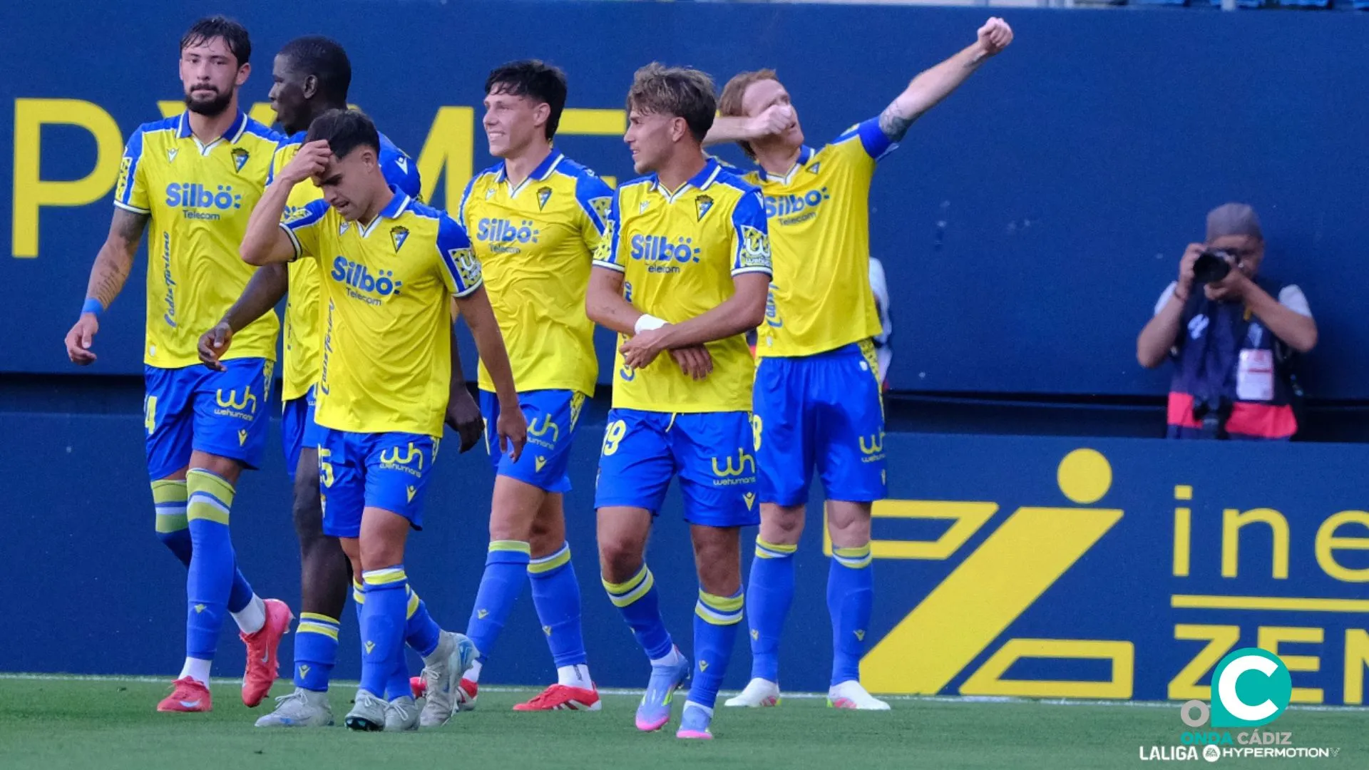Alex Fernández celebra el que podría ser su último gol con el Cádiz CF (Foto: La Liga)