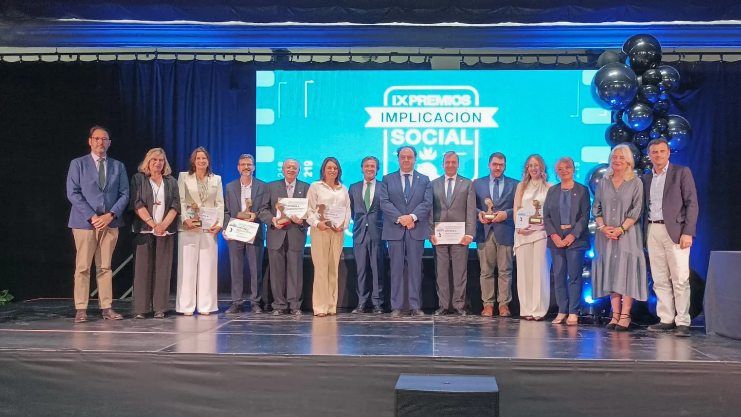 Los galardonados al final del acto