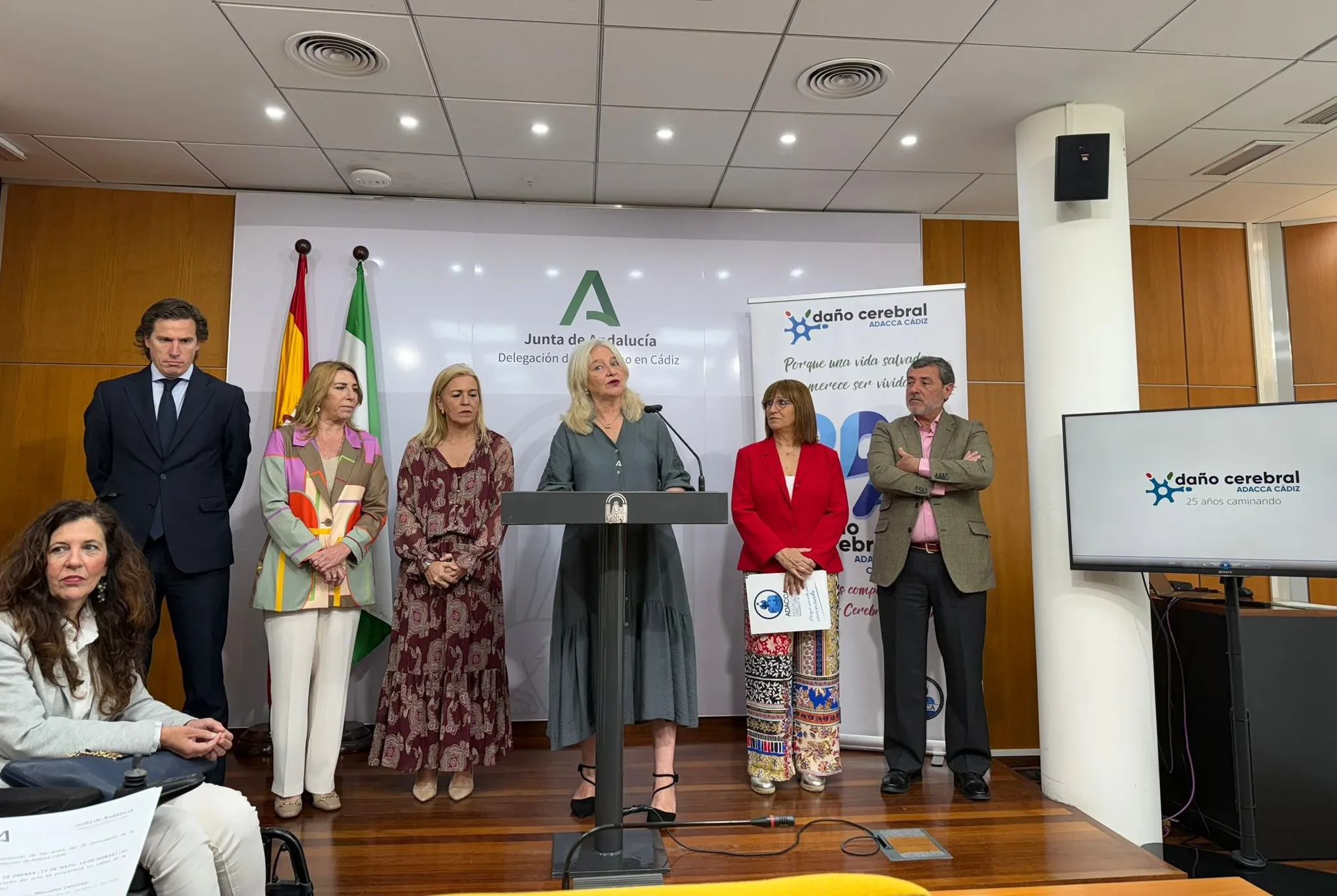 La delegada de la Junta en Cádiz, Mercedes Colombo, presenta los actos organizados por la Asociación de Daño Cerebral Adquirido de Cádiz.
