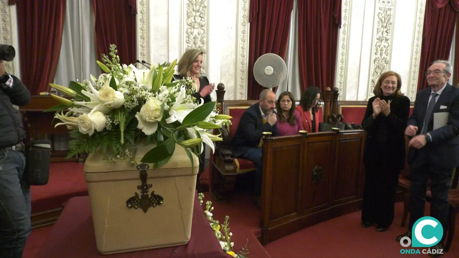 Los restos del afamado intelectual gaditano en su llegada al Ayuntamiento en febrero de 2024