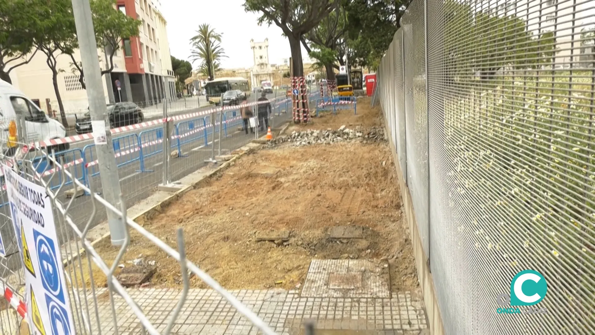 Las obras de mejora en el acerado han comenzado en la avenida Andalucía y en otras zonas de la ciudad. 
