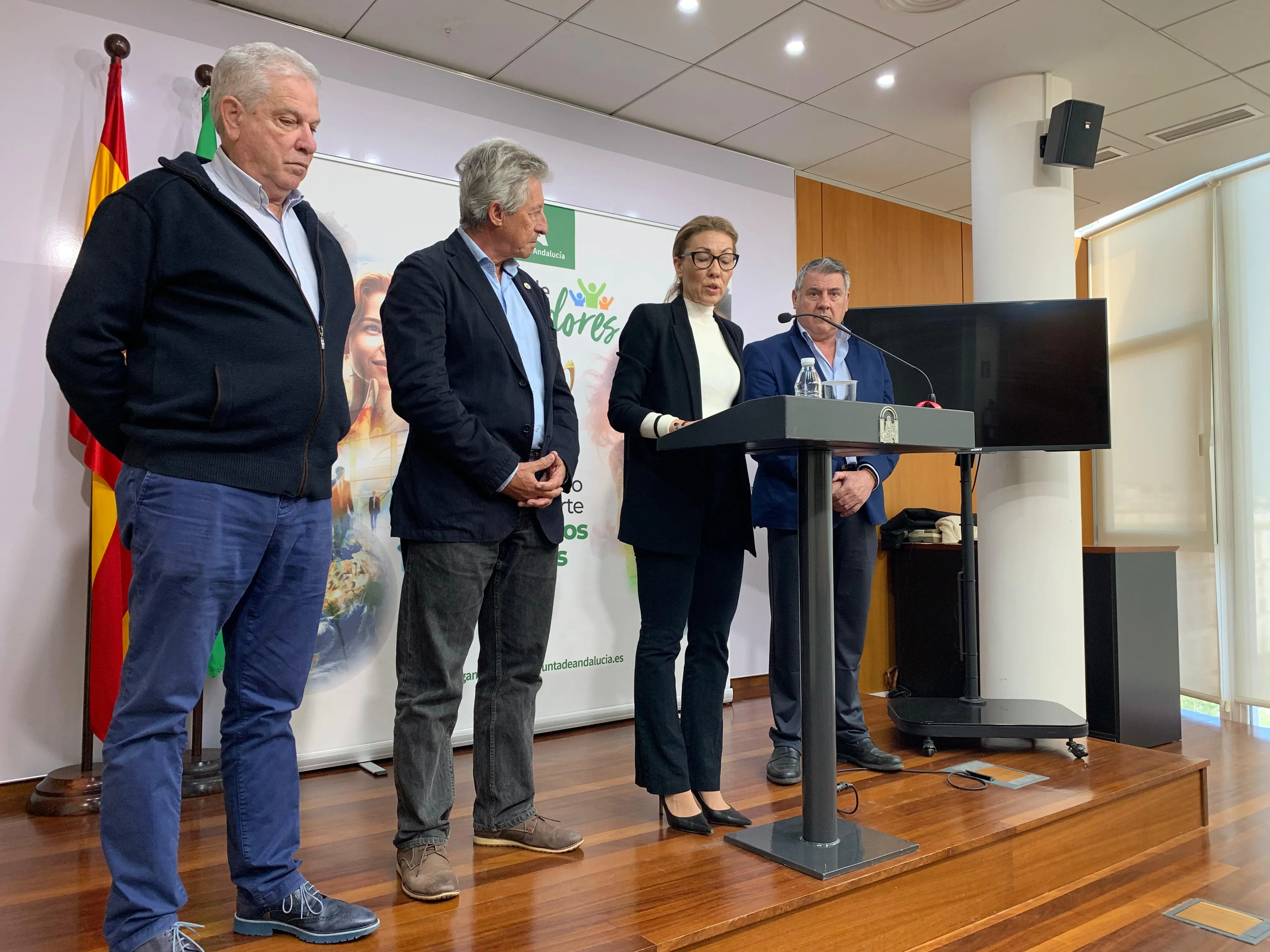 La delegada territorial de Turismo, Cultura y Deporte de la Junta en Cádiz, Tania Barcelona, informa sobre las ayudas de la 'Red de ganadores' de fomento del patrocinio deportivo. 