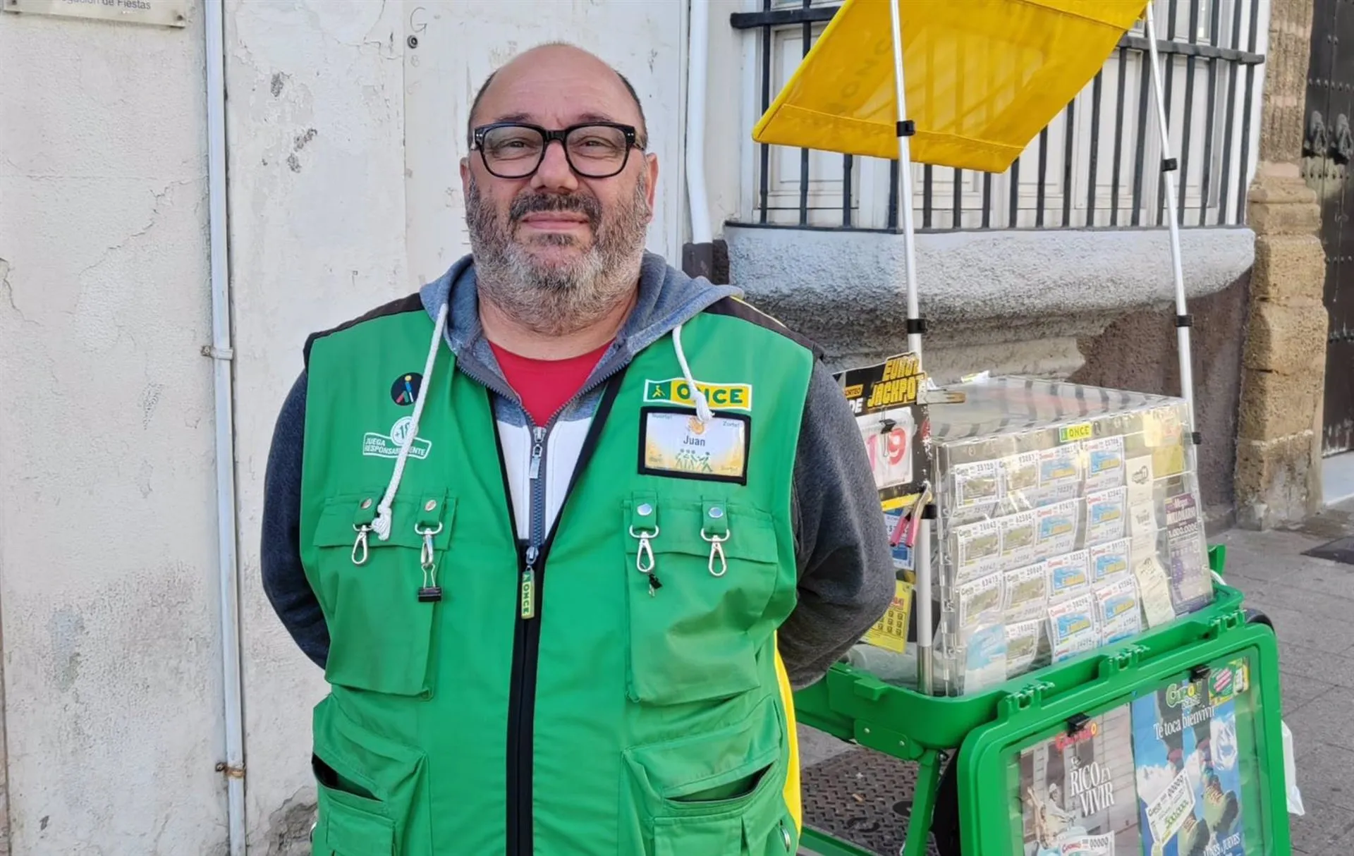 El vendedor isleño que ha llevado la suerte a su localidad