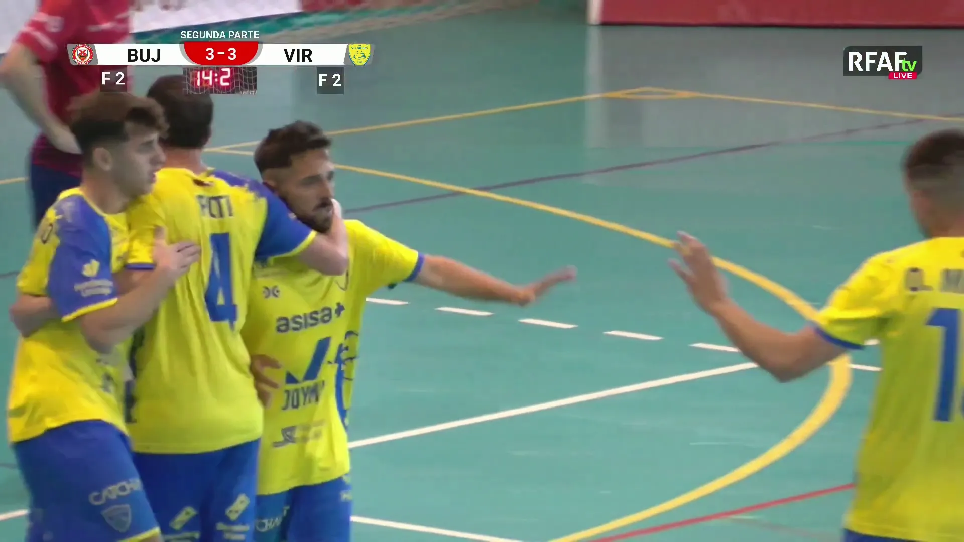 Jugadores gaditanos celebran uno de los goles que le dieron la victoria en tierras cordobesas