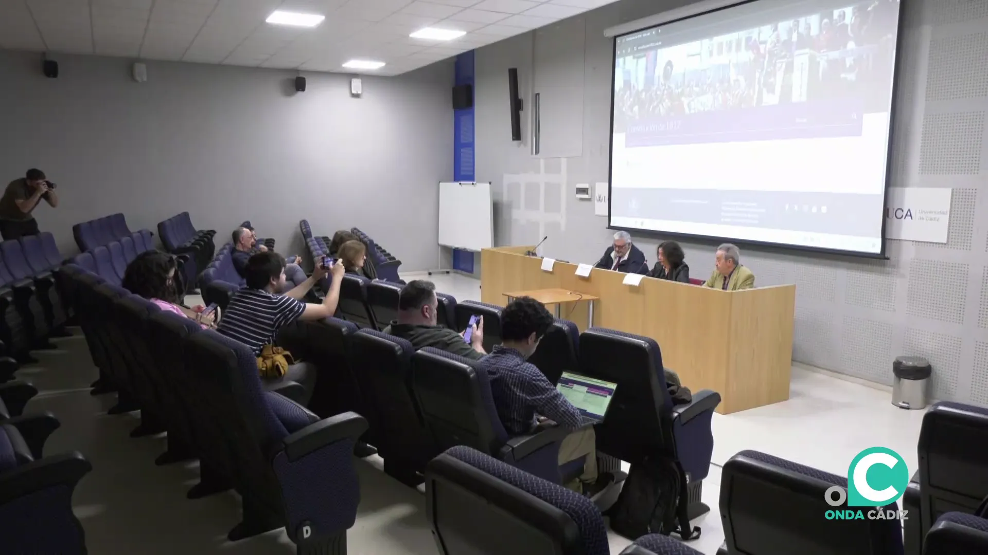 Un momento del acto con la nueva herramienta digital de carácter histórico