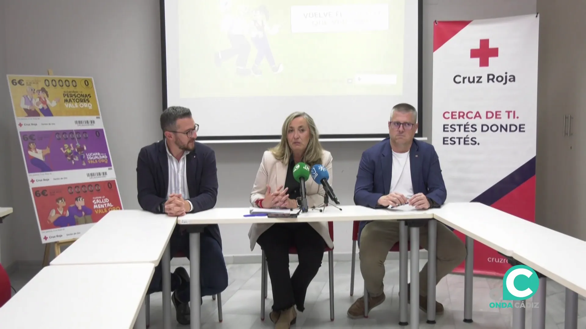 Momento de la presentación del informe de la institución ante los medios 