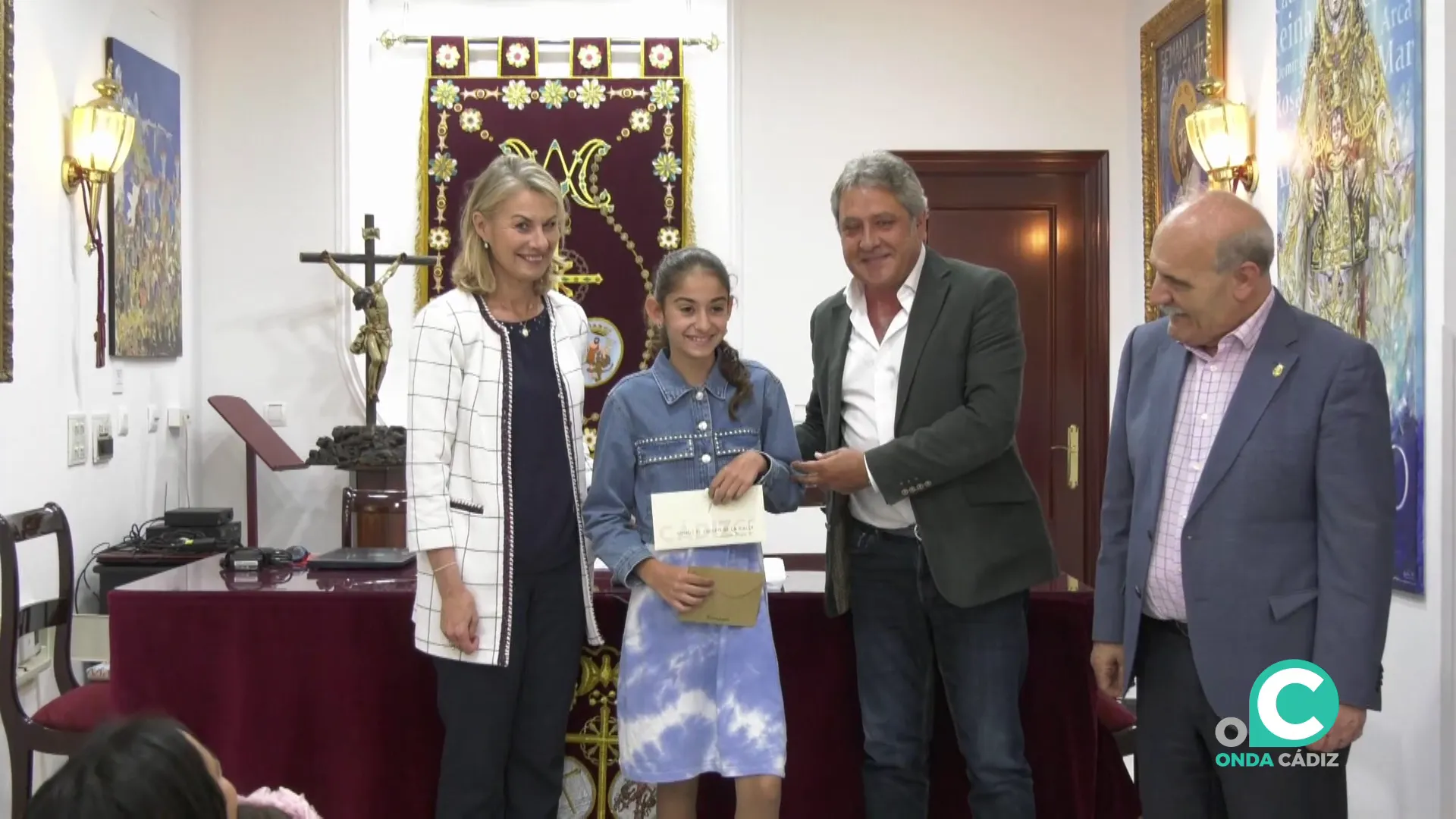 Una de las galardonadas recoge su distinción