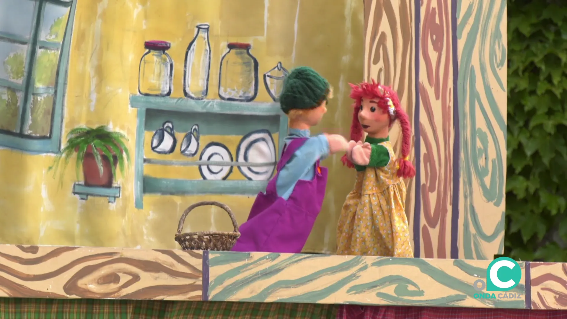 Un momento de la actuación en la biblioteca Adolfo Suárez