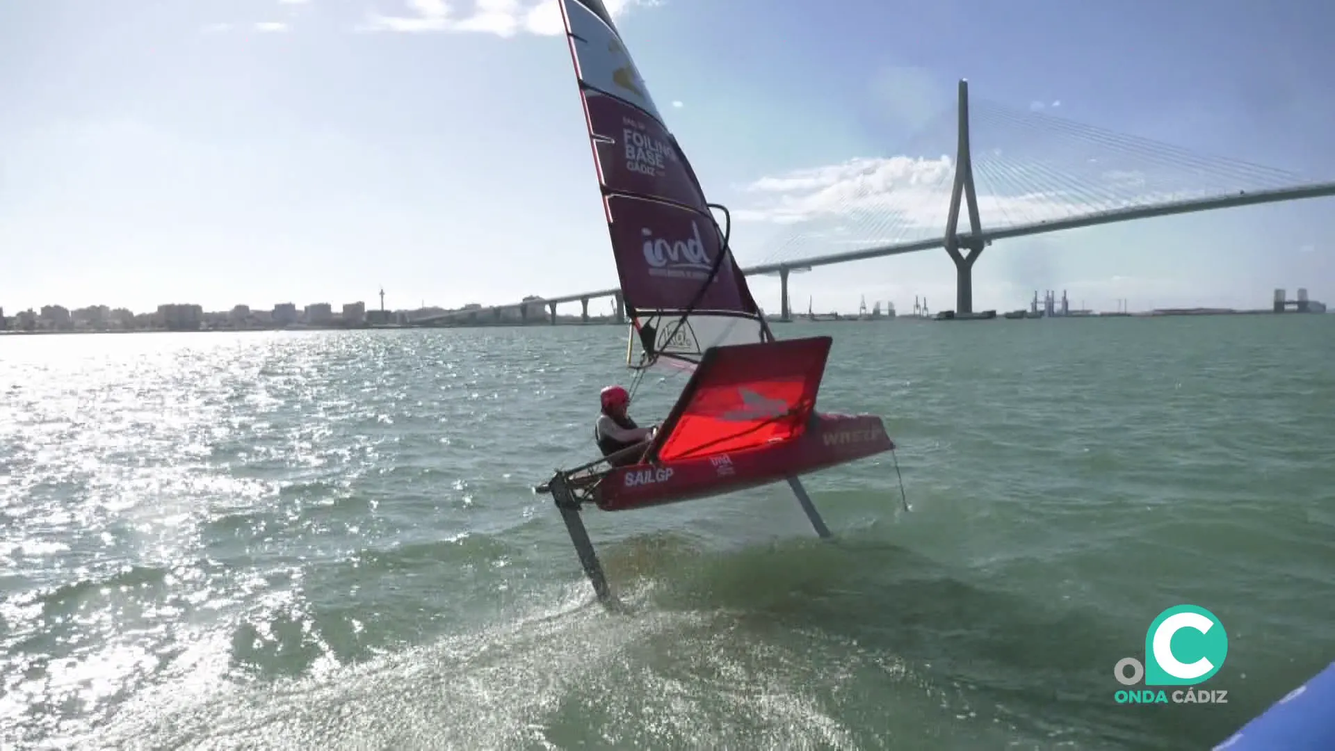 Un barco de la clase navega por aguas de la Bahía de Cádiz en una imagen de archivo