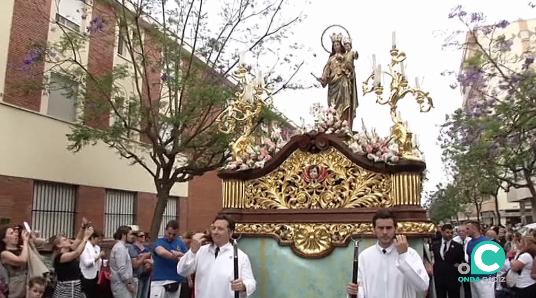 El cortejo mariano discurrirá por su habitual recorrido por las calles del barrio de extramuros