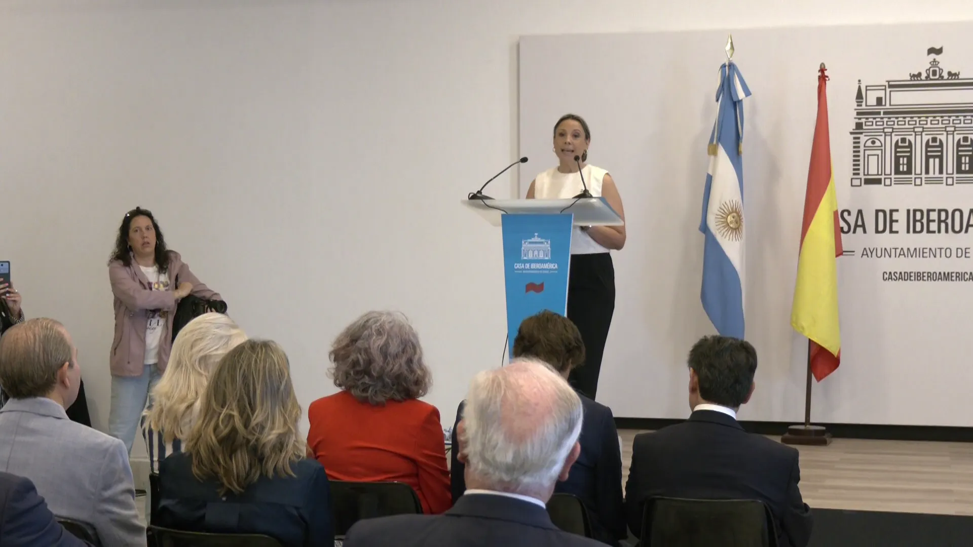 La colonia del pais andino en Cádiz arropó la cita junto con la presencia de autoridades e invitados