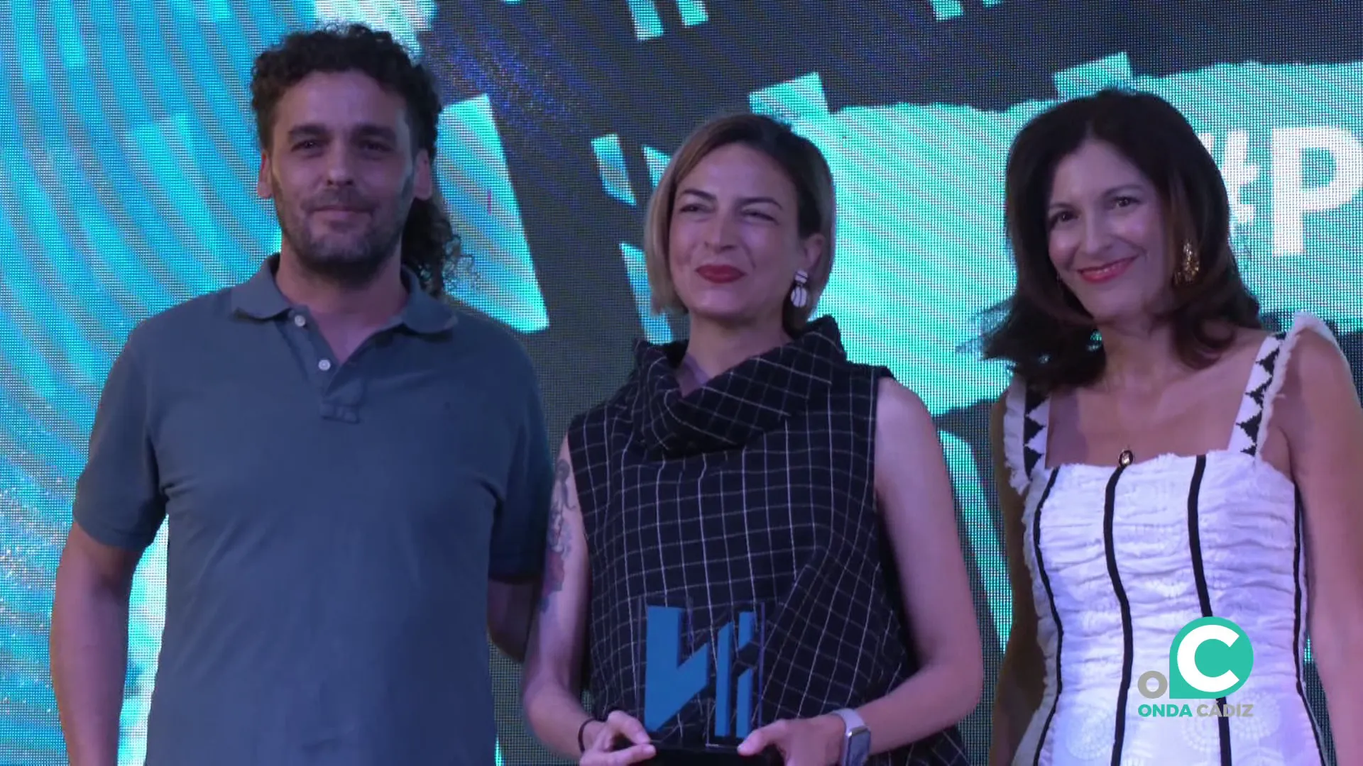 Almudena de la Montaña en el momento de la recogida de su distinción