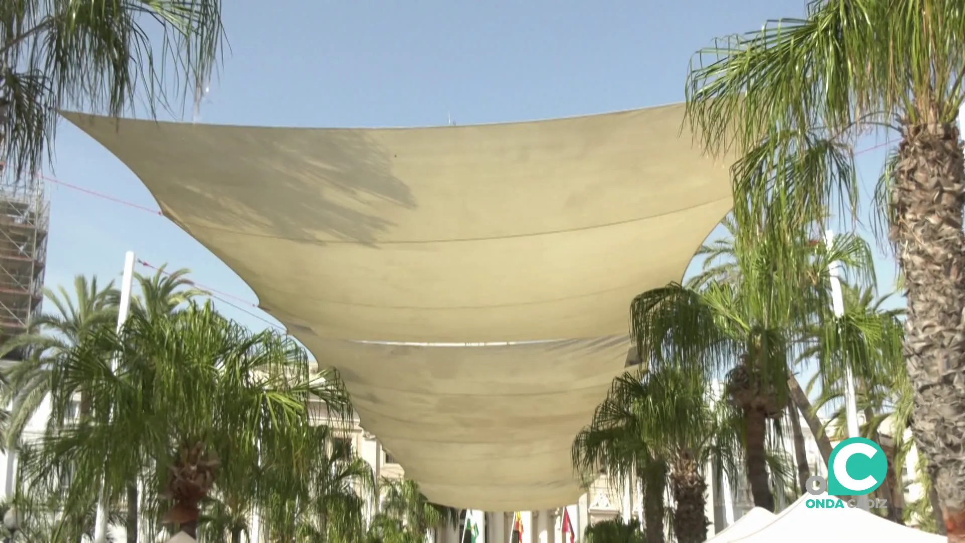 Los toldos que cubrirán de la procesión por San Juan de Dios ya se encuentran instalados