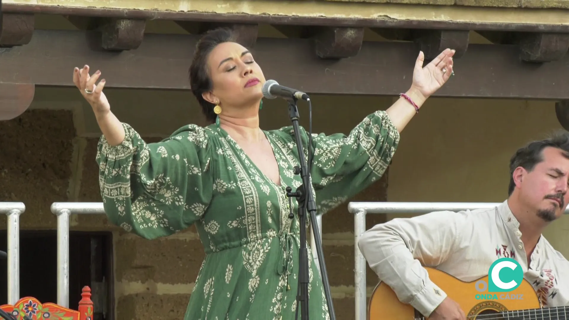 Encarna Anillo durante su actuación en el castillo de Santa Catalina